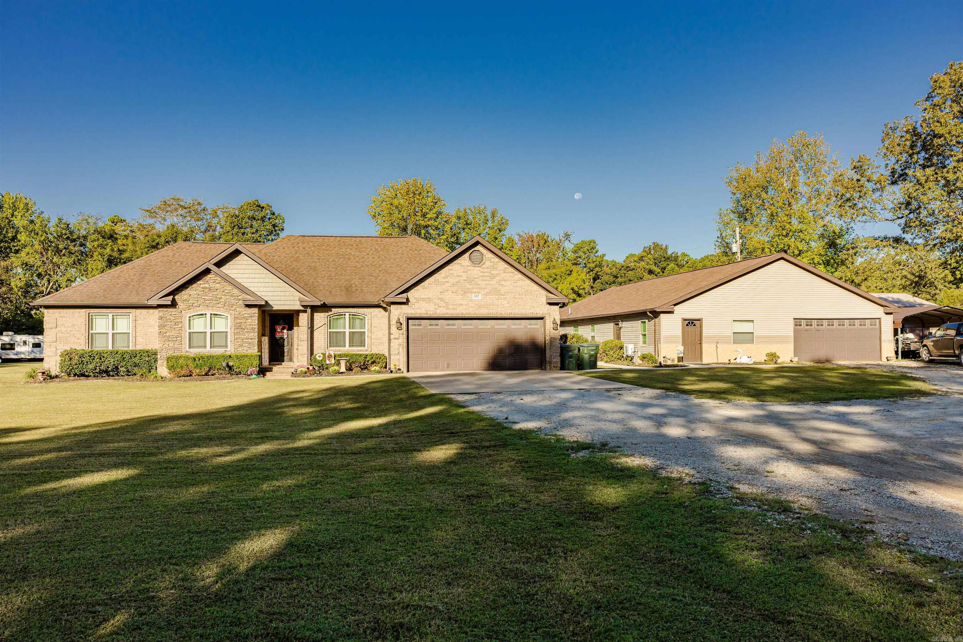 137 County Road 765 Property Photo 1