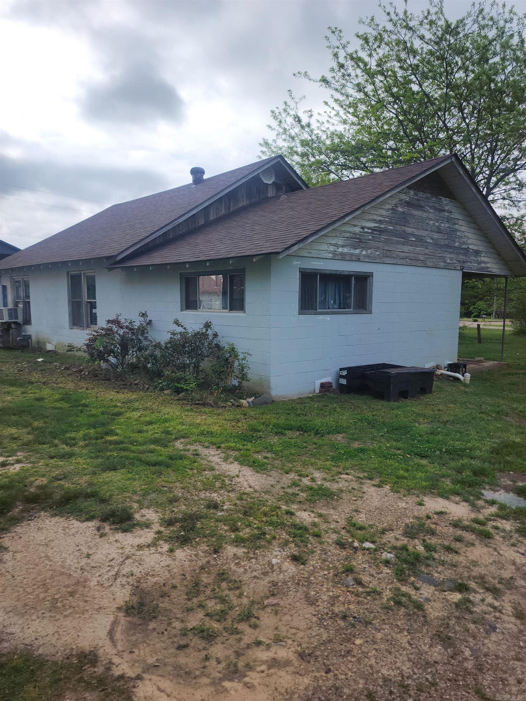 907 S Reine Property Photo 4