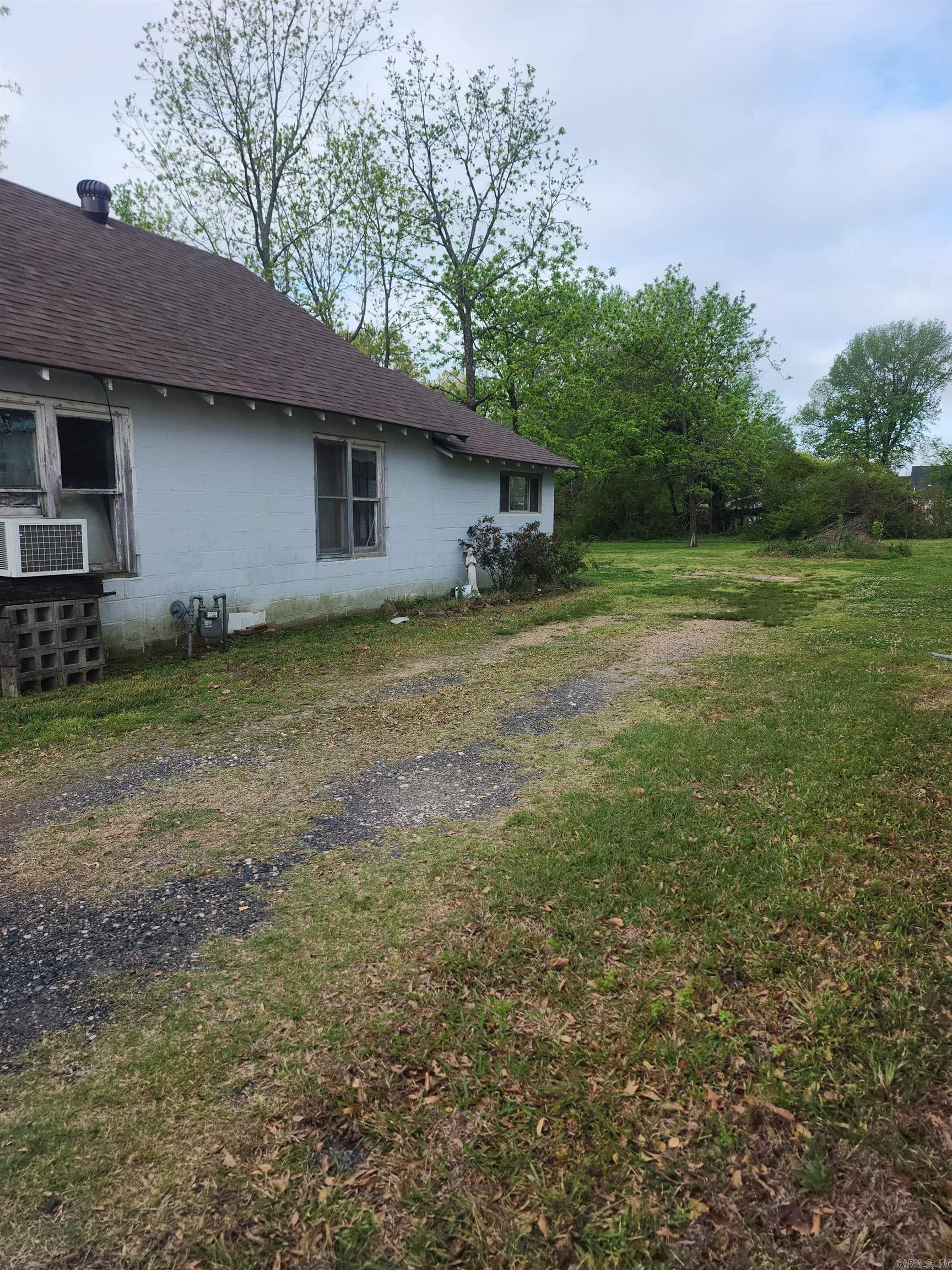 907 S Reine Property Photo 8