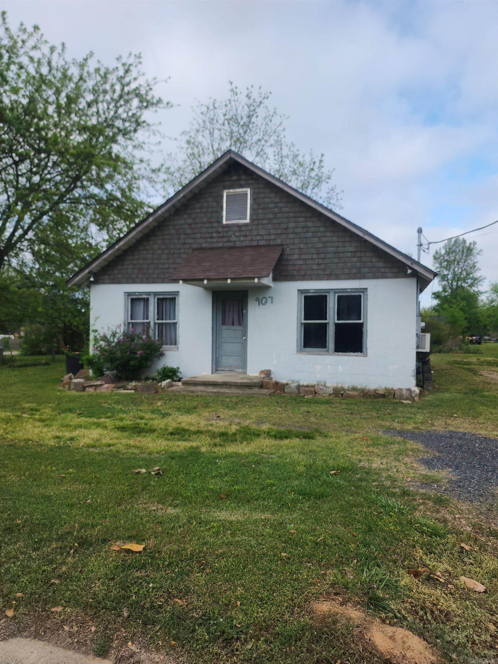 907 S Reine Property Photo 10