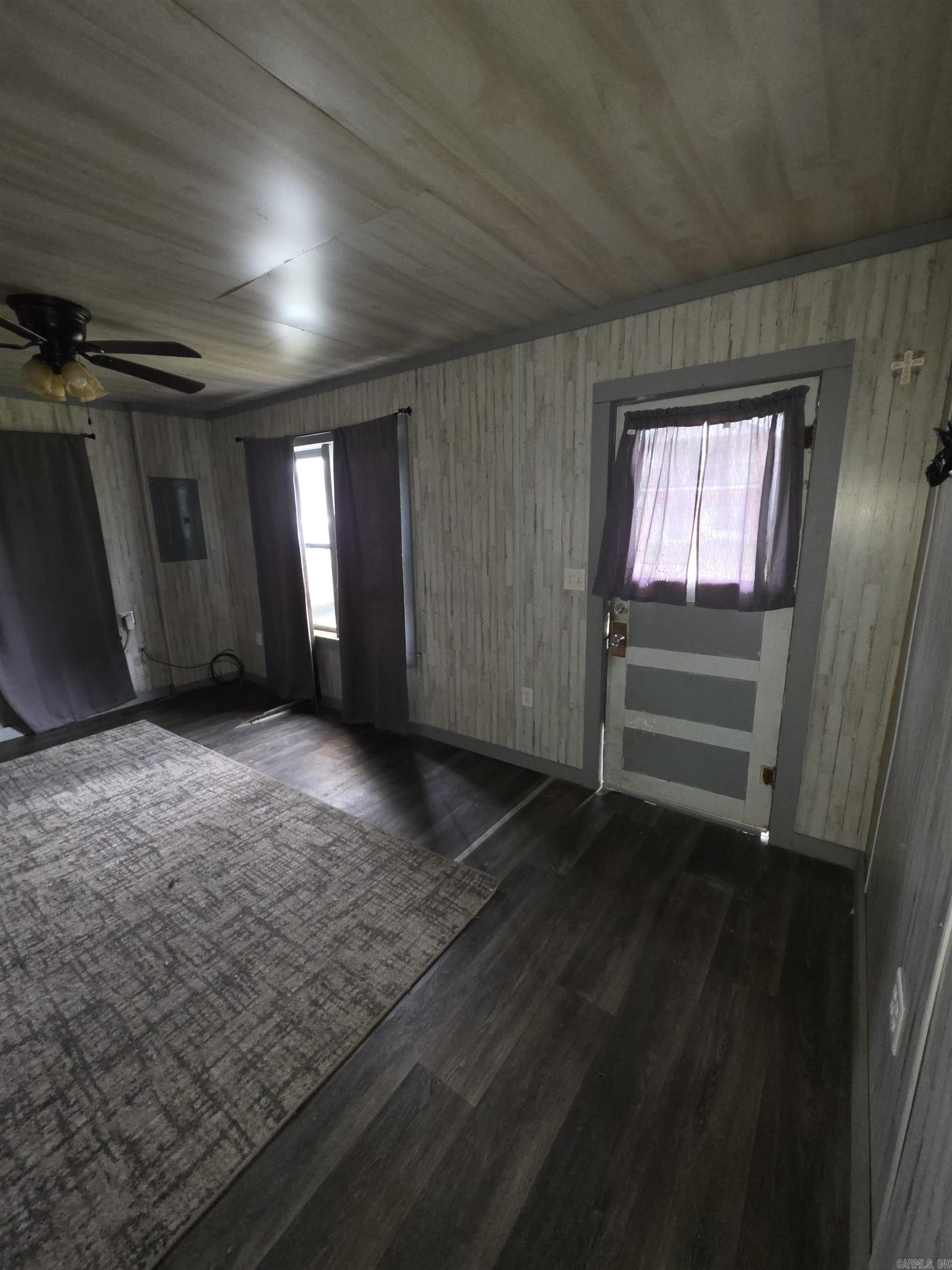 907 S Reine Property Photo 12