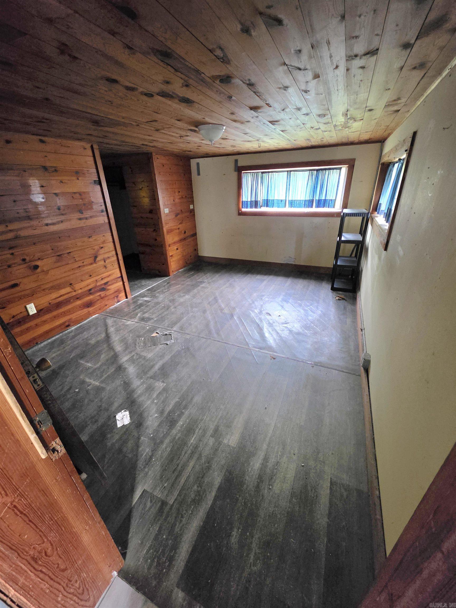 907 S Reine Property Photo 17