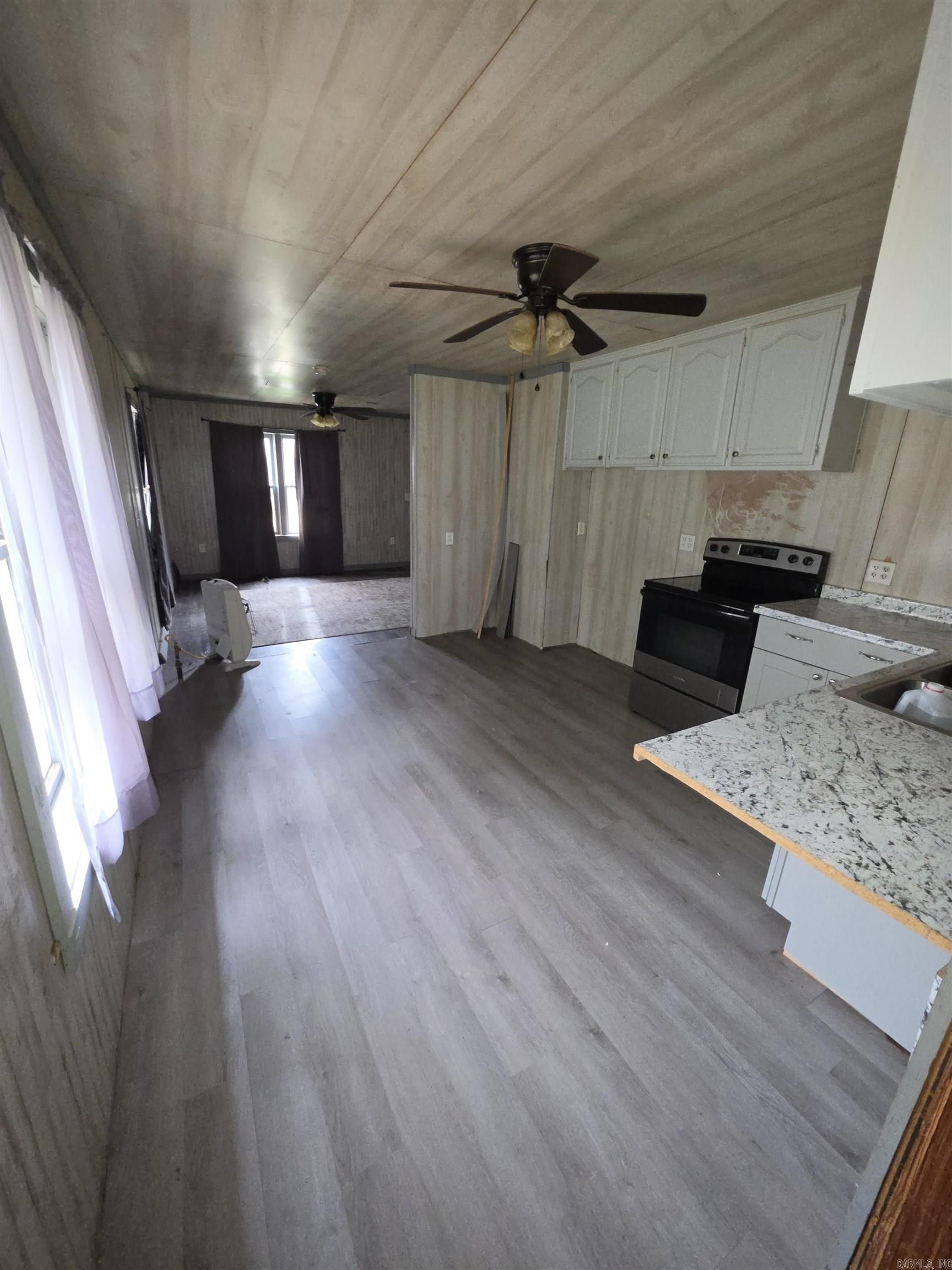 907 S Reine Property Photo 21