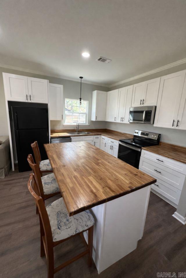 907 West Street Property Photo 8