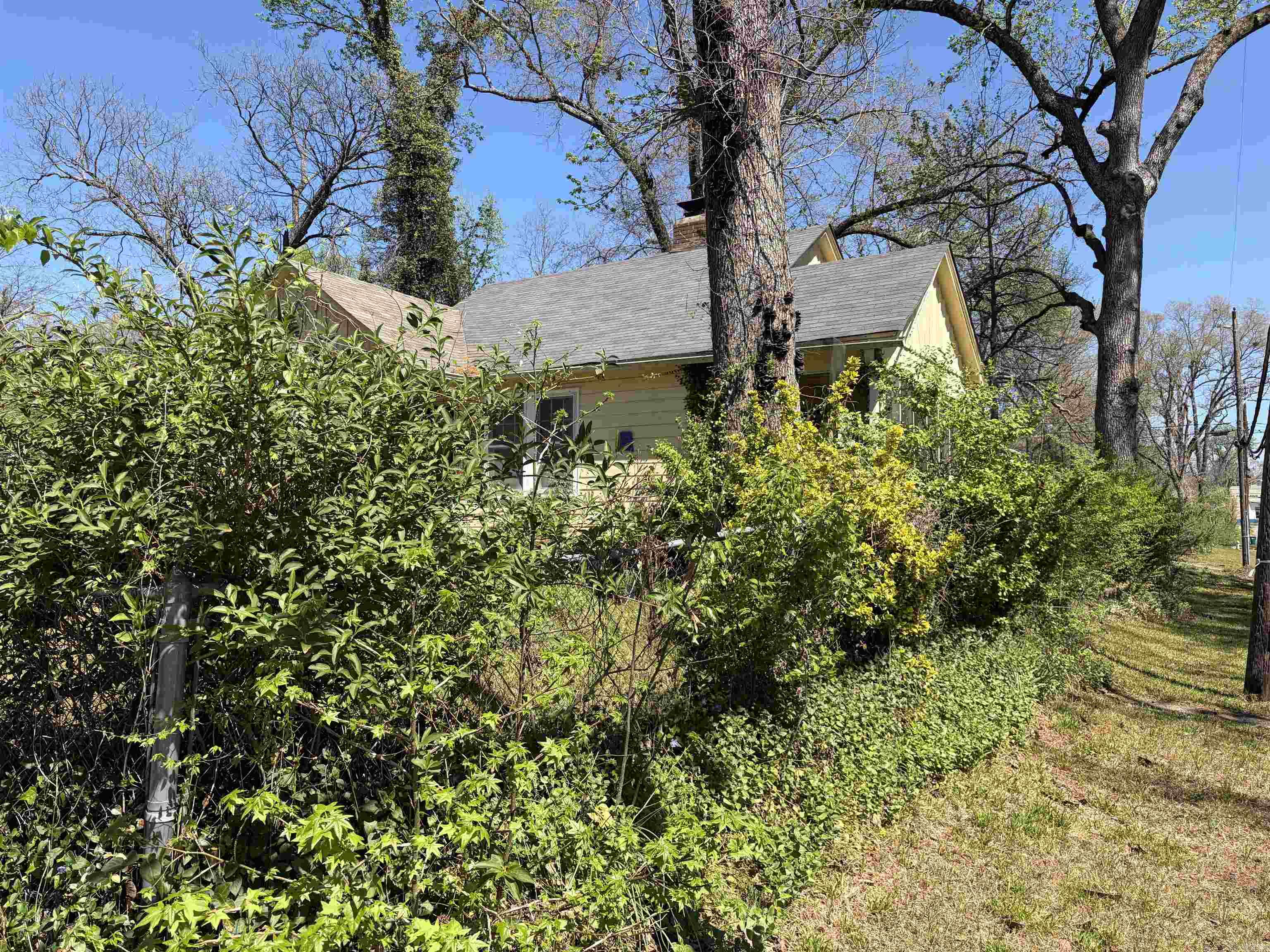 2123 S Valentine Street Property Photo 4