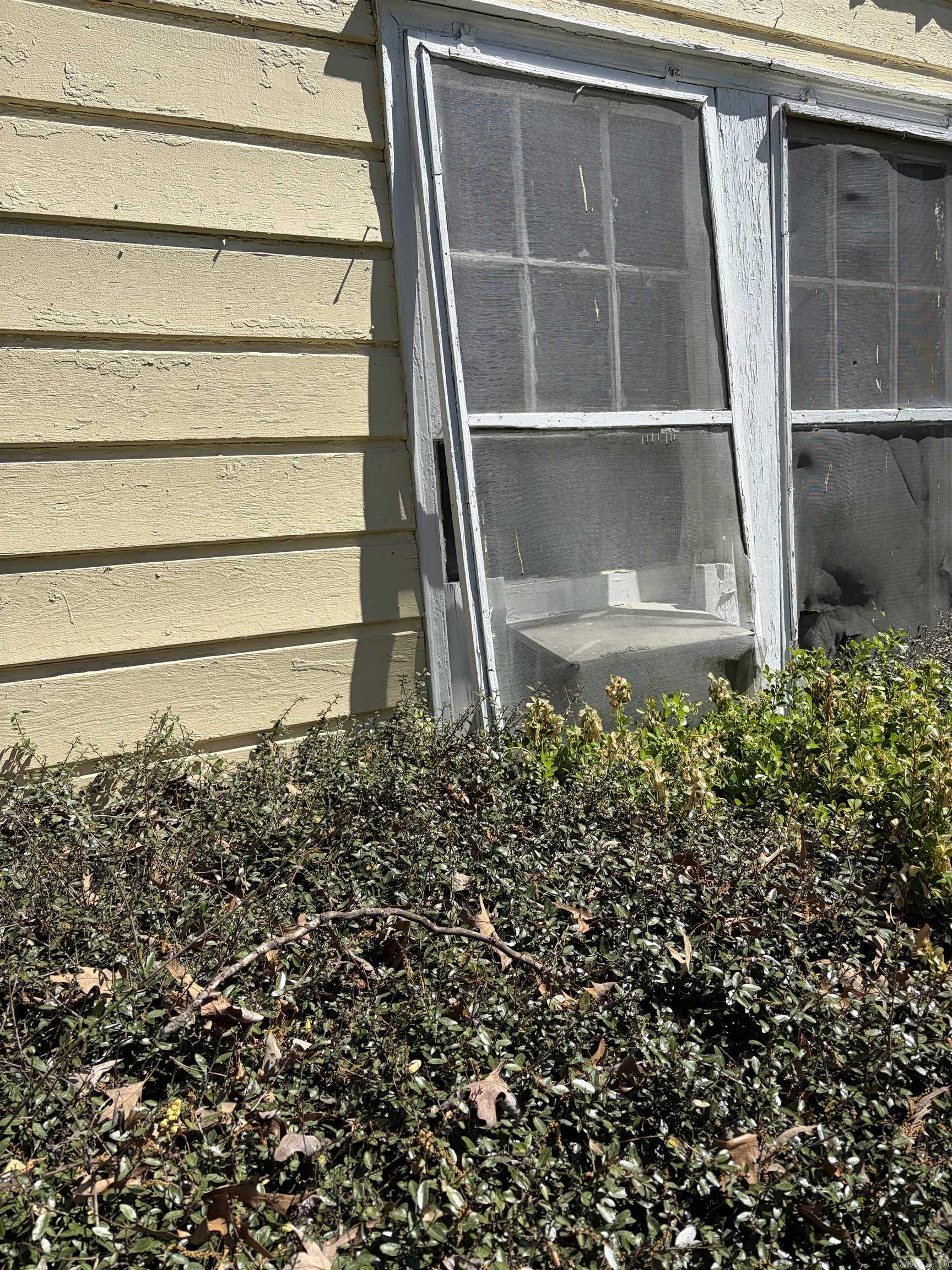 2123 S Valentine Street Property Photo 6