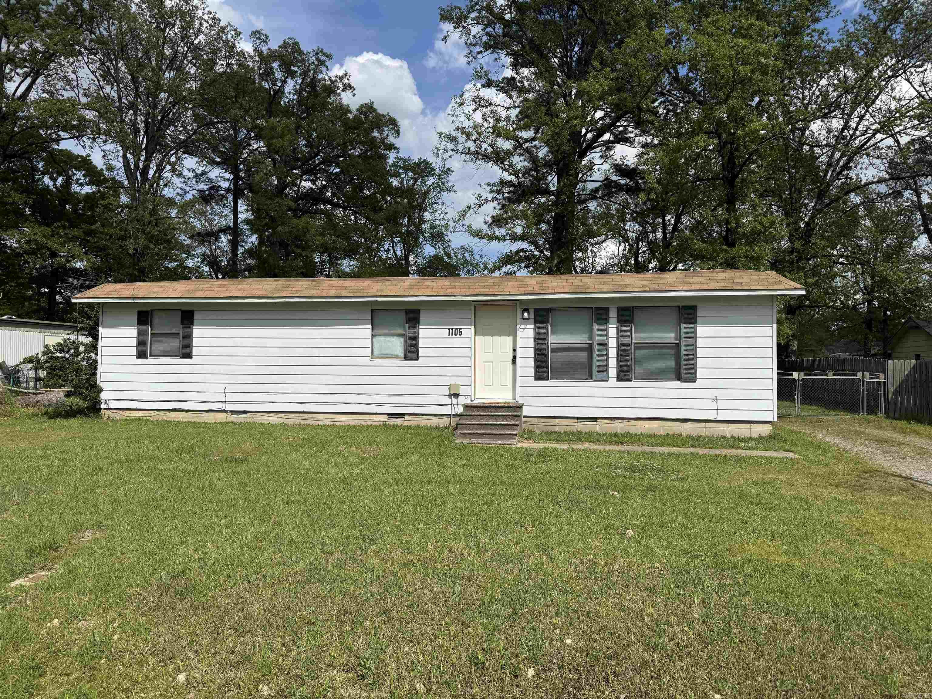 1105 Nancy St Property Photo 1