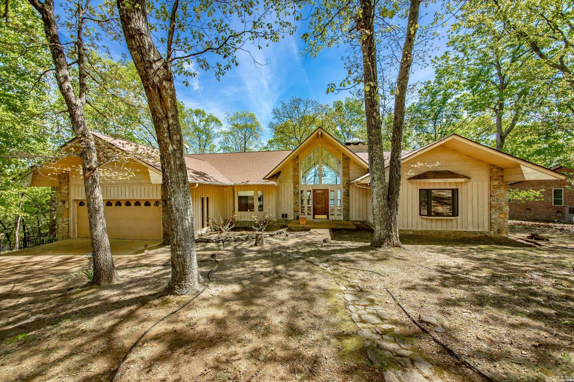 39 E Bluff Drive Property Photo 1