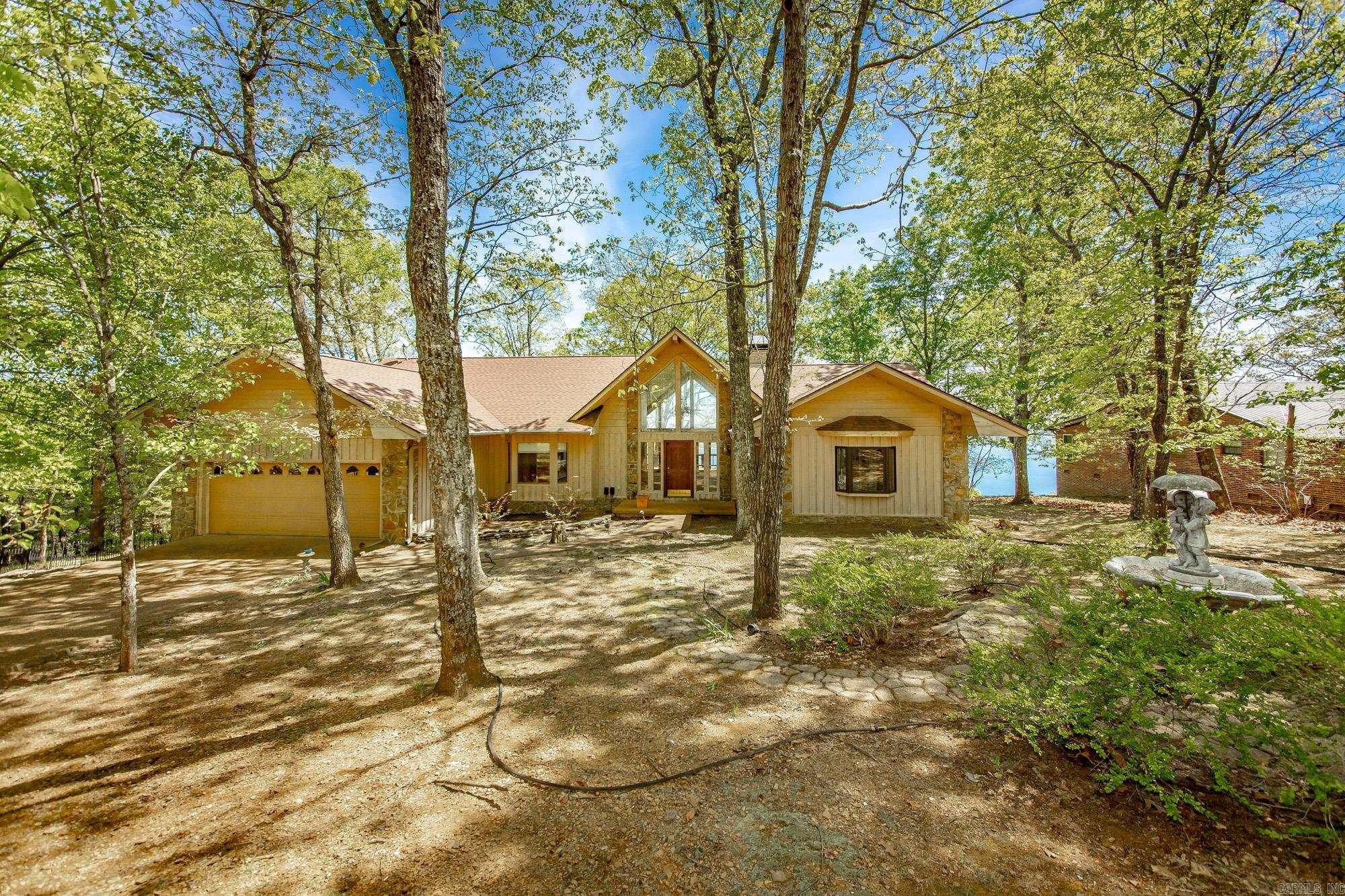 39 E Bluff Drive Property Photo 2