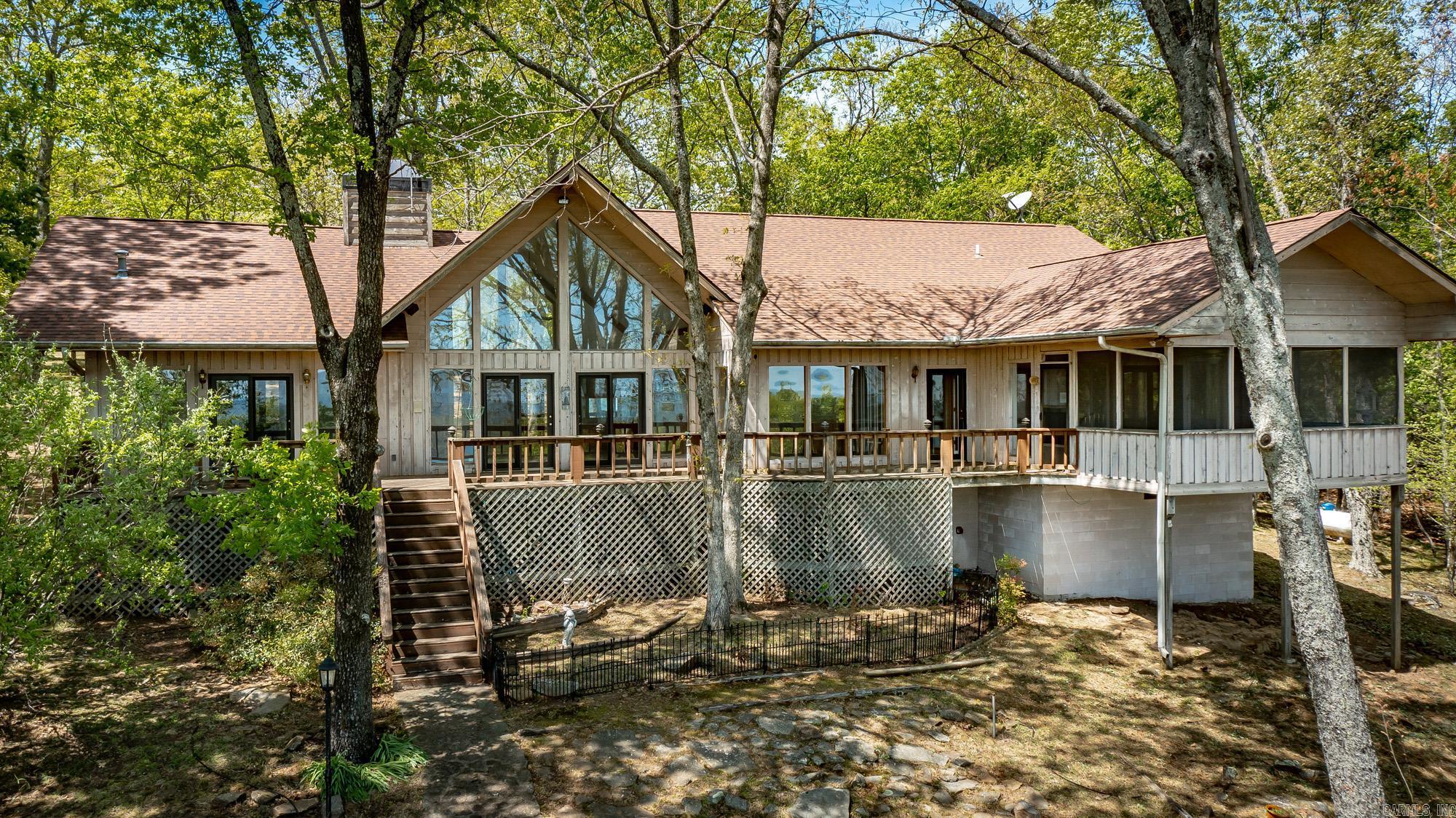 39 E Bluff Drive Property Photo 3