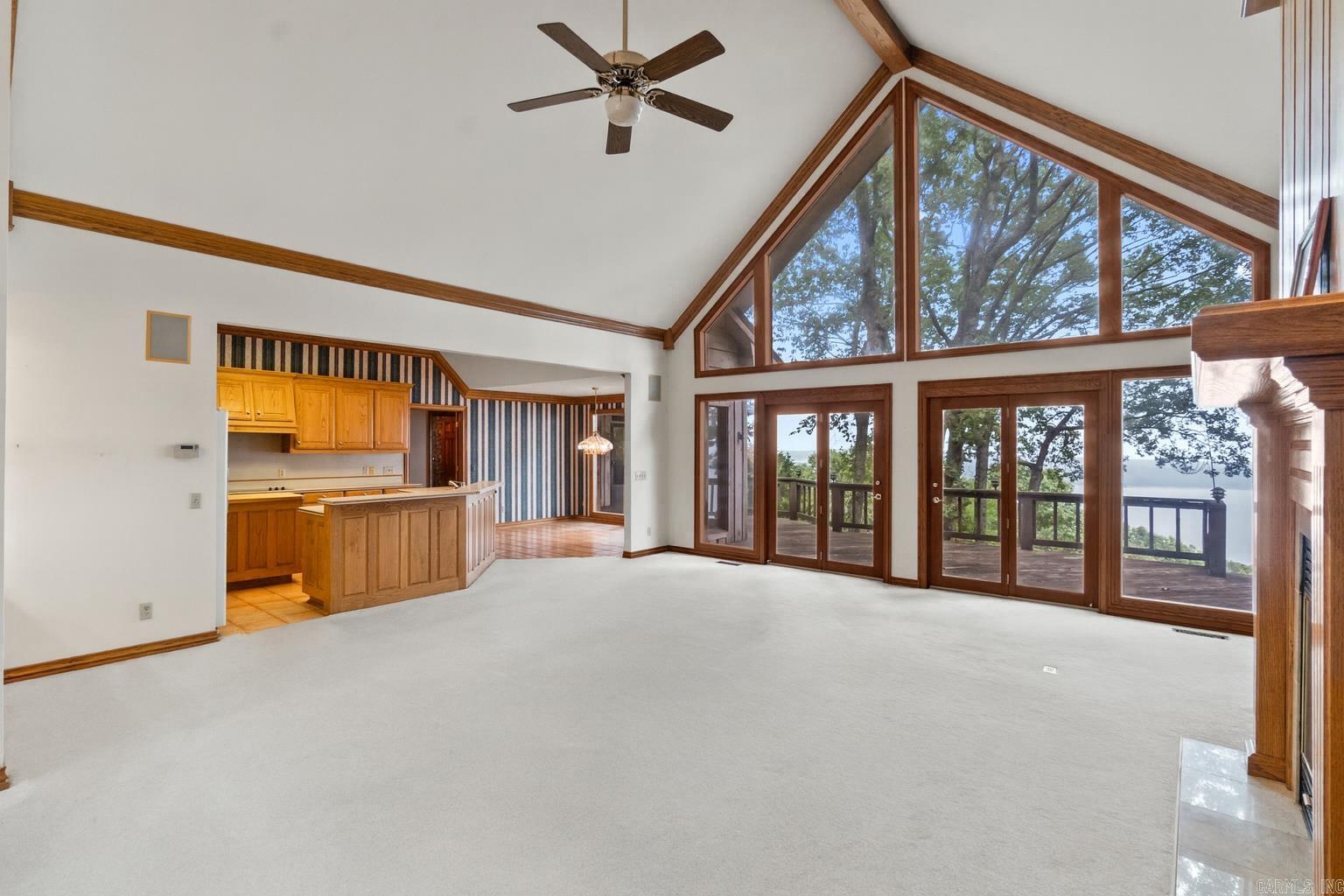 39 E Bluff Drive Property Photo 6