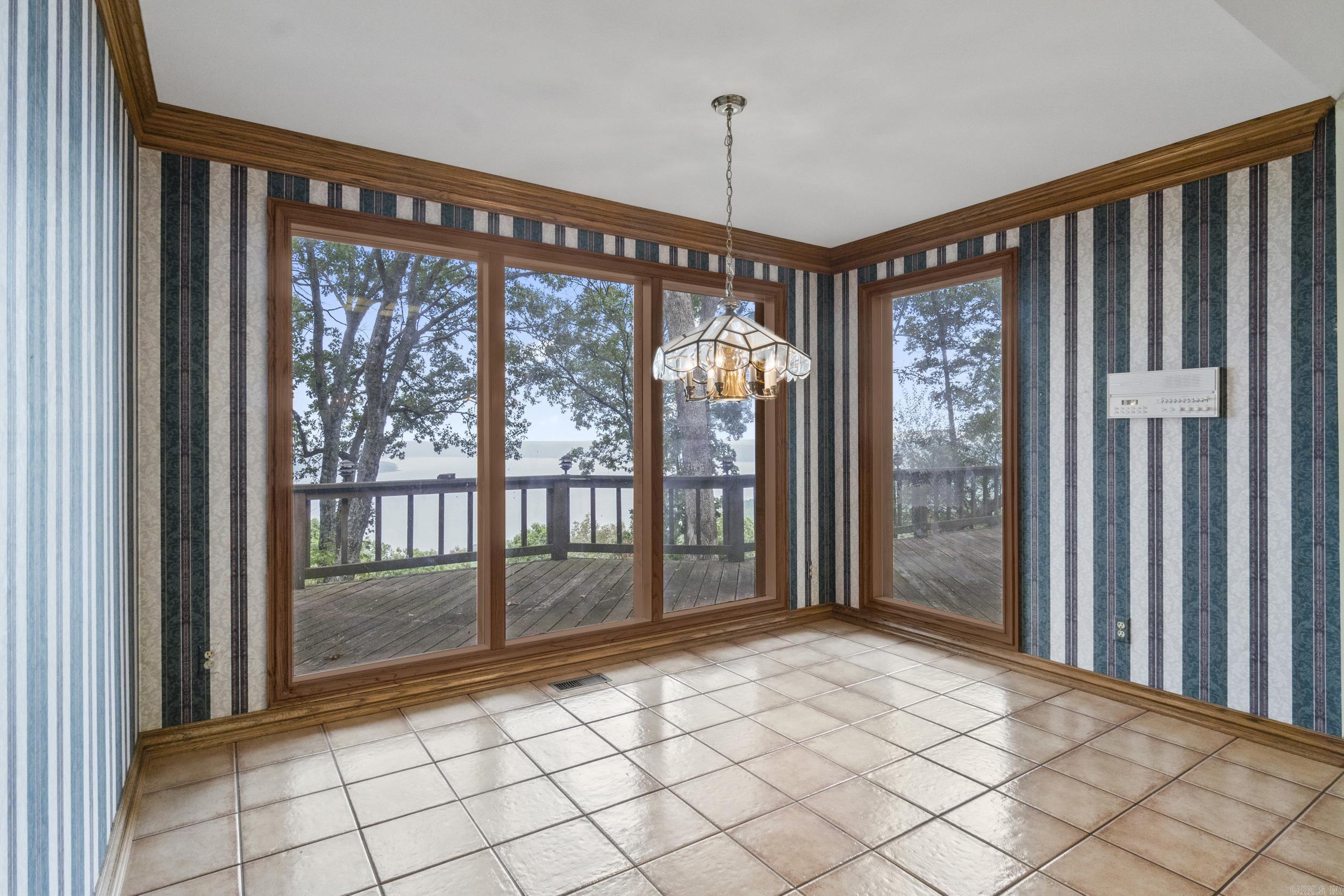 39 E Bluff Drive Property Photo 11