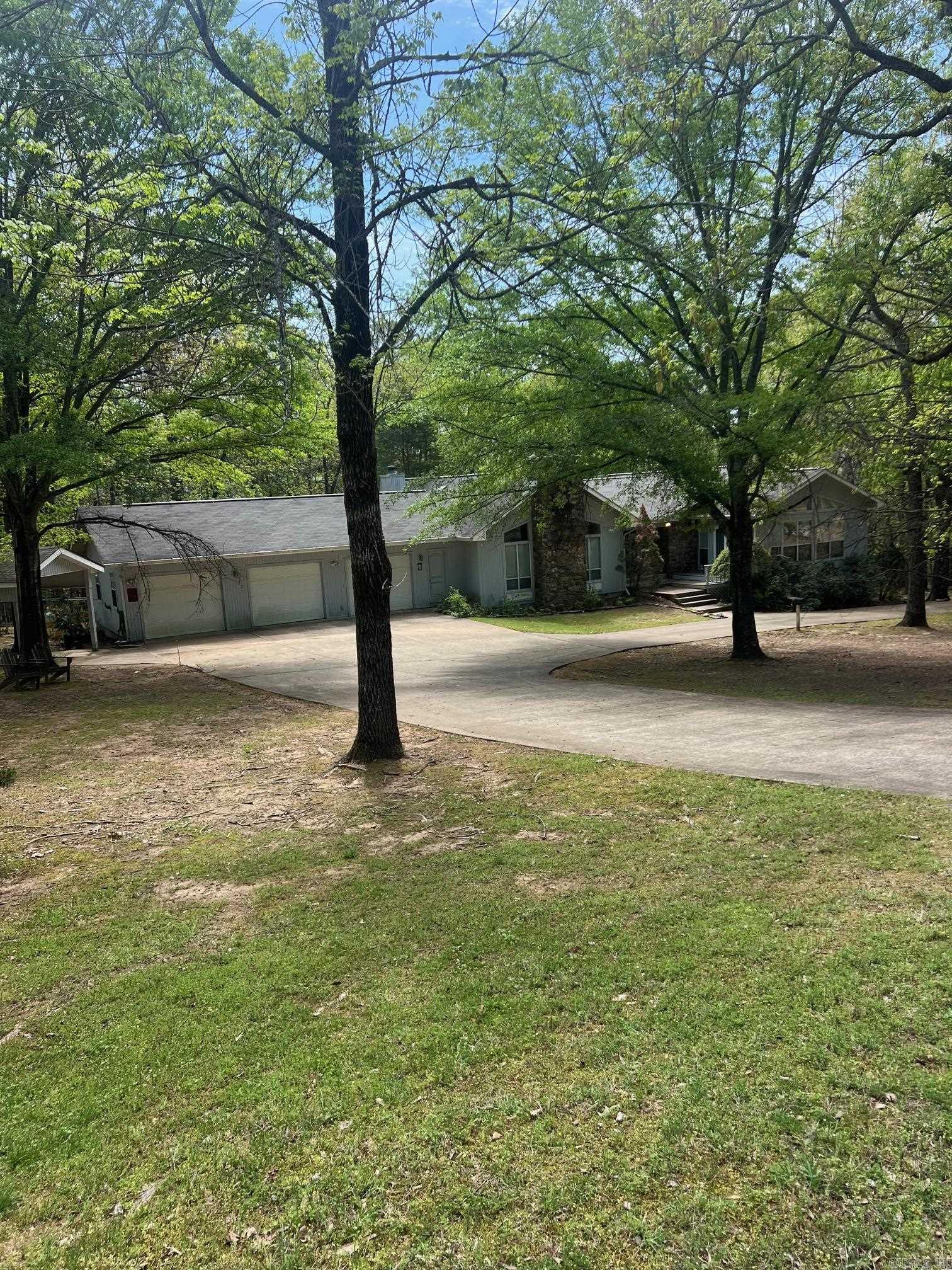 725 Valhalla Property Photo 3