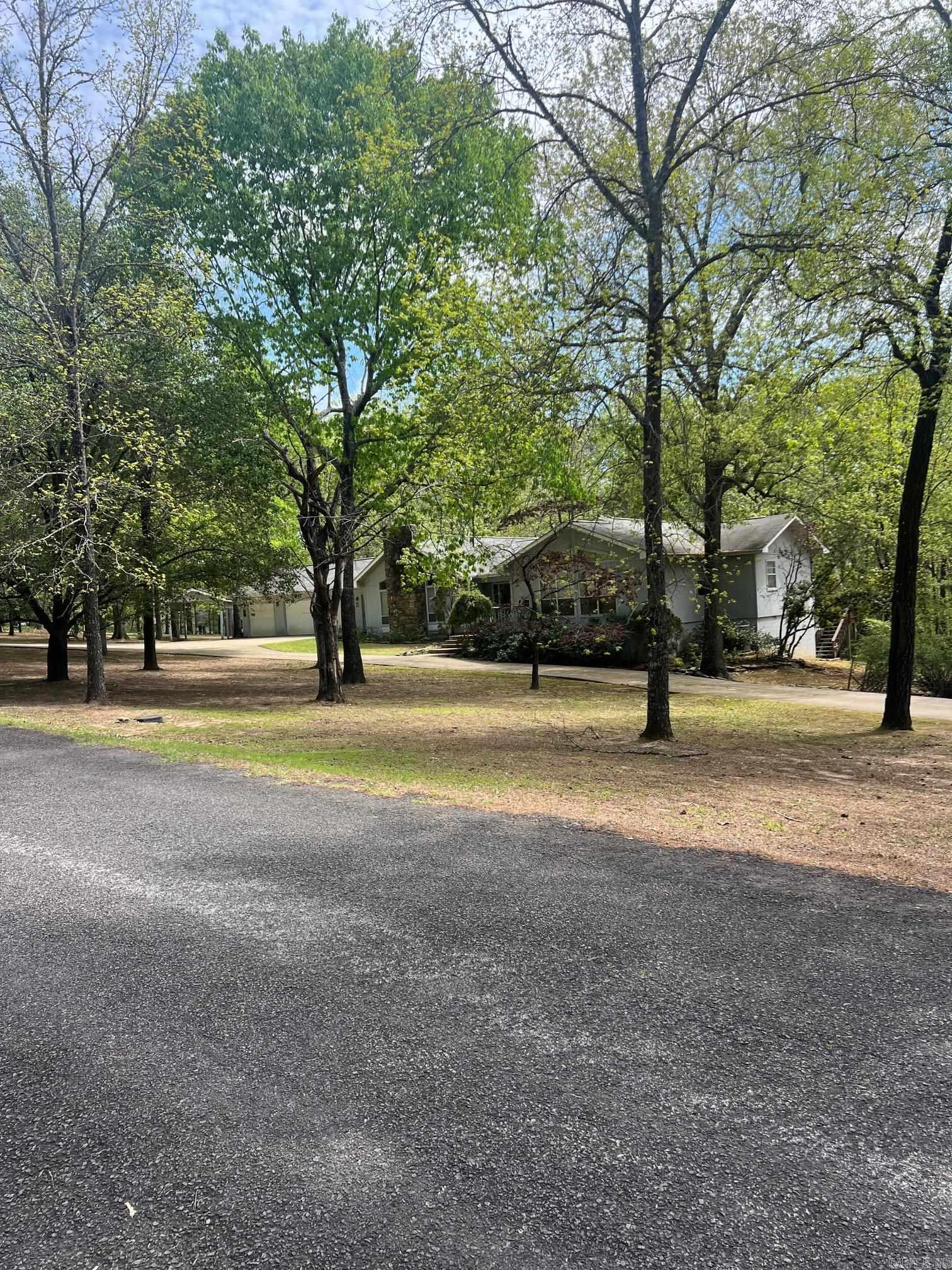 725 Valhalla Property Photo 4