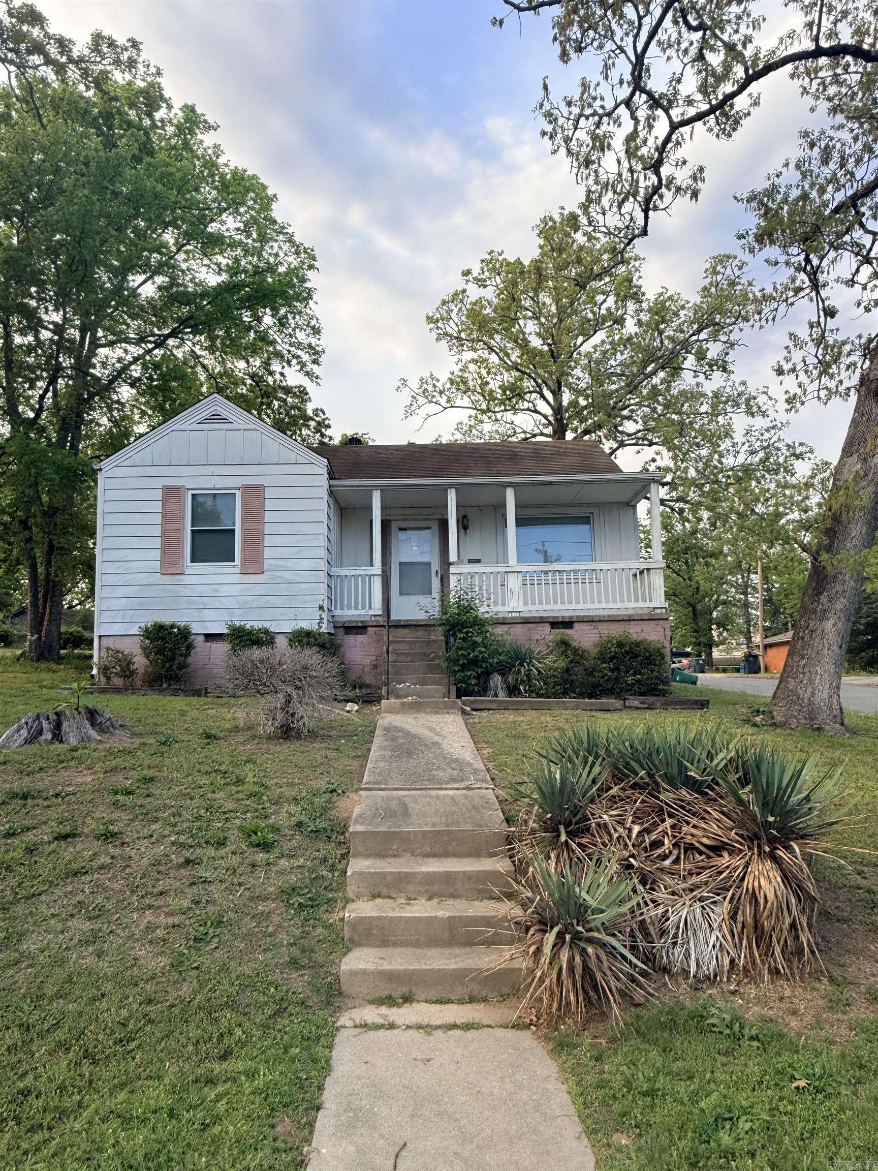4300 W 9th Street Property Photo 1