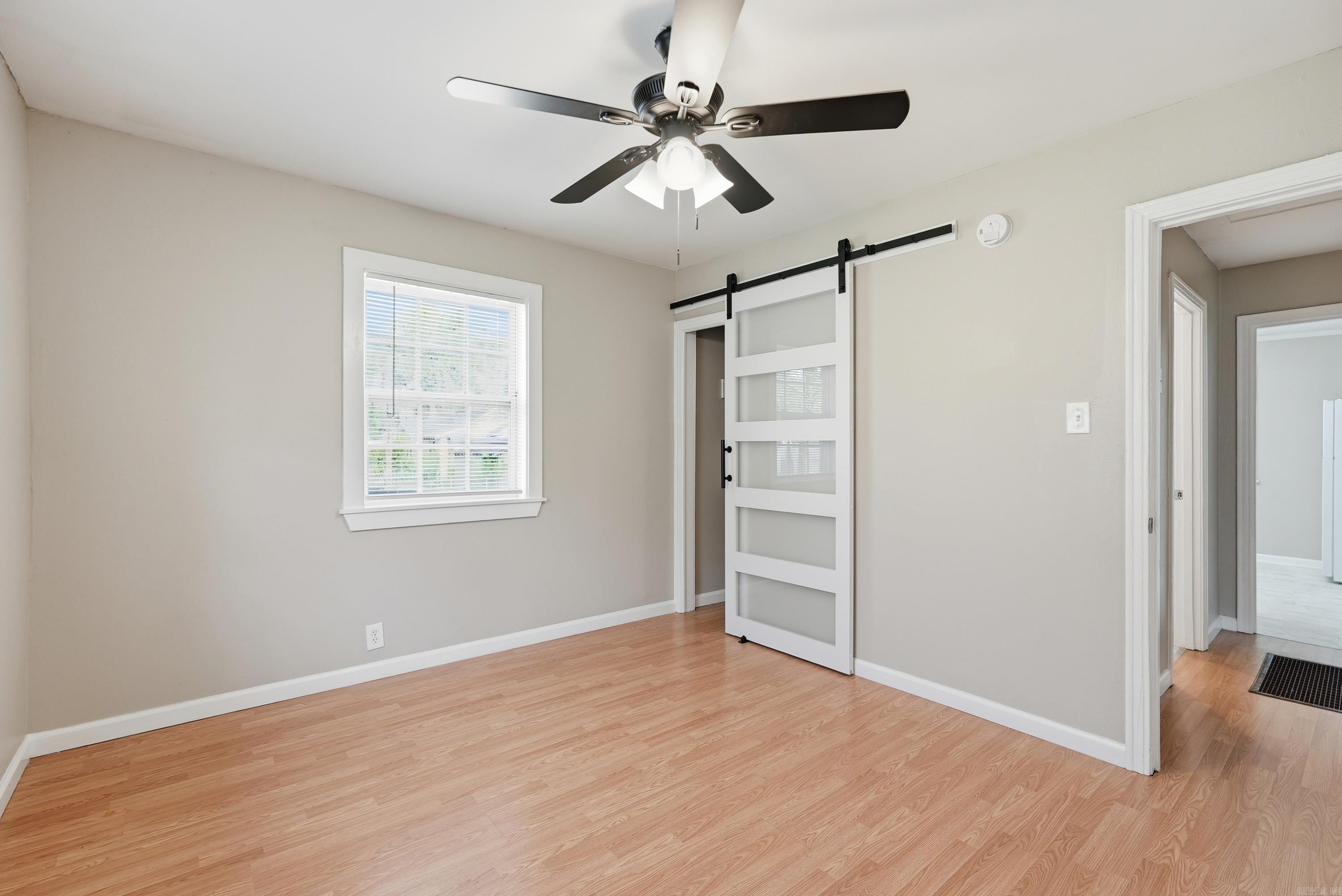 1318 S Summit Street Property Photo 6