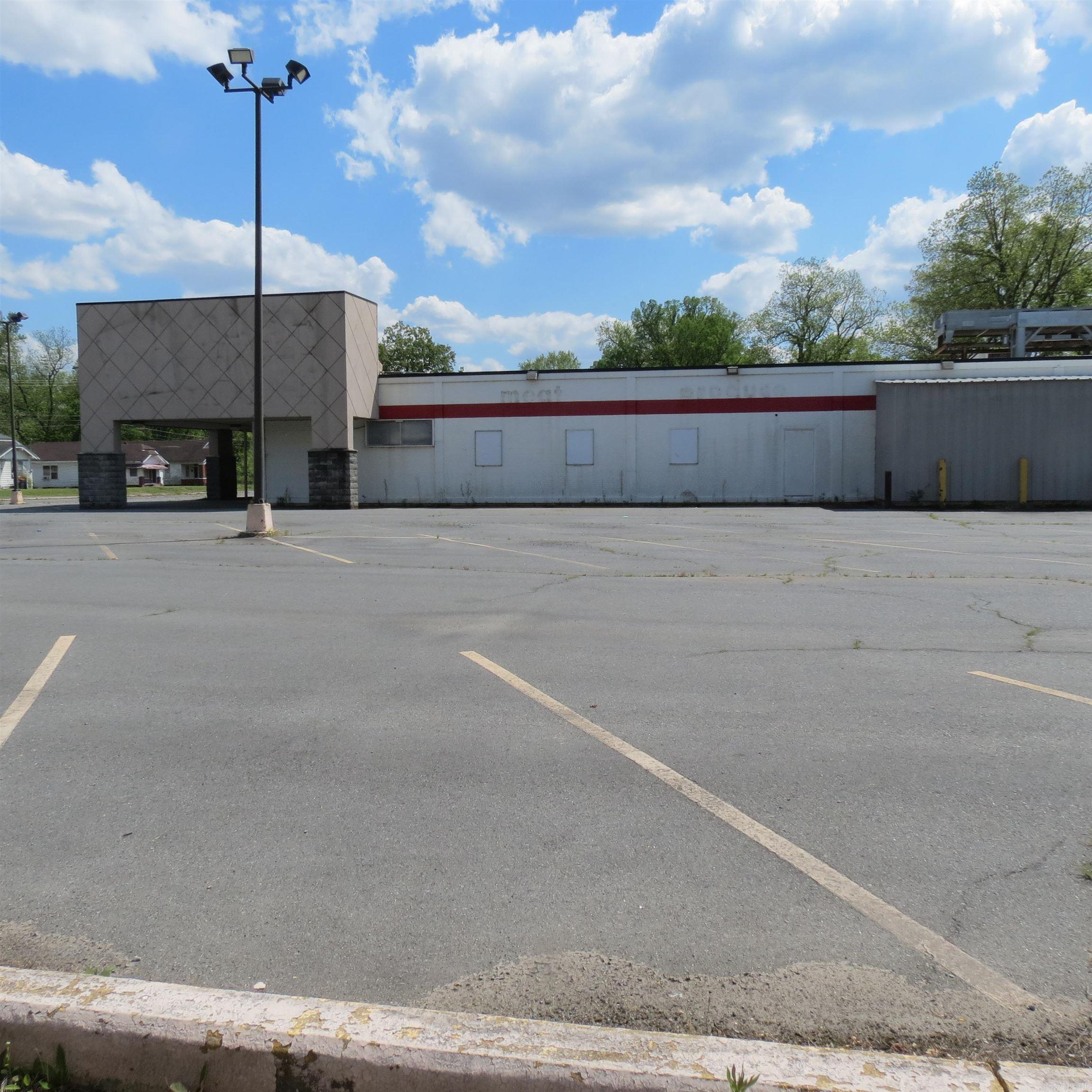 600 S Ash Street Property Photo 2