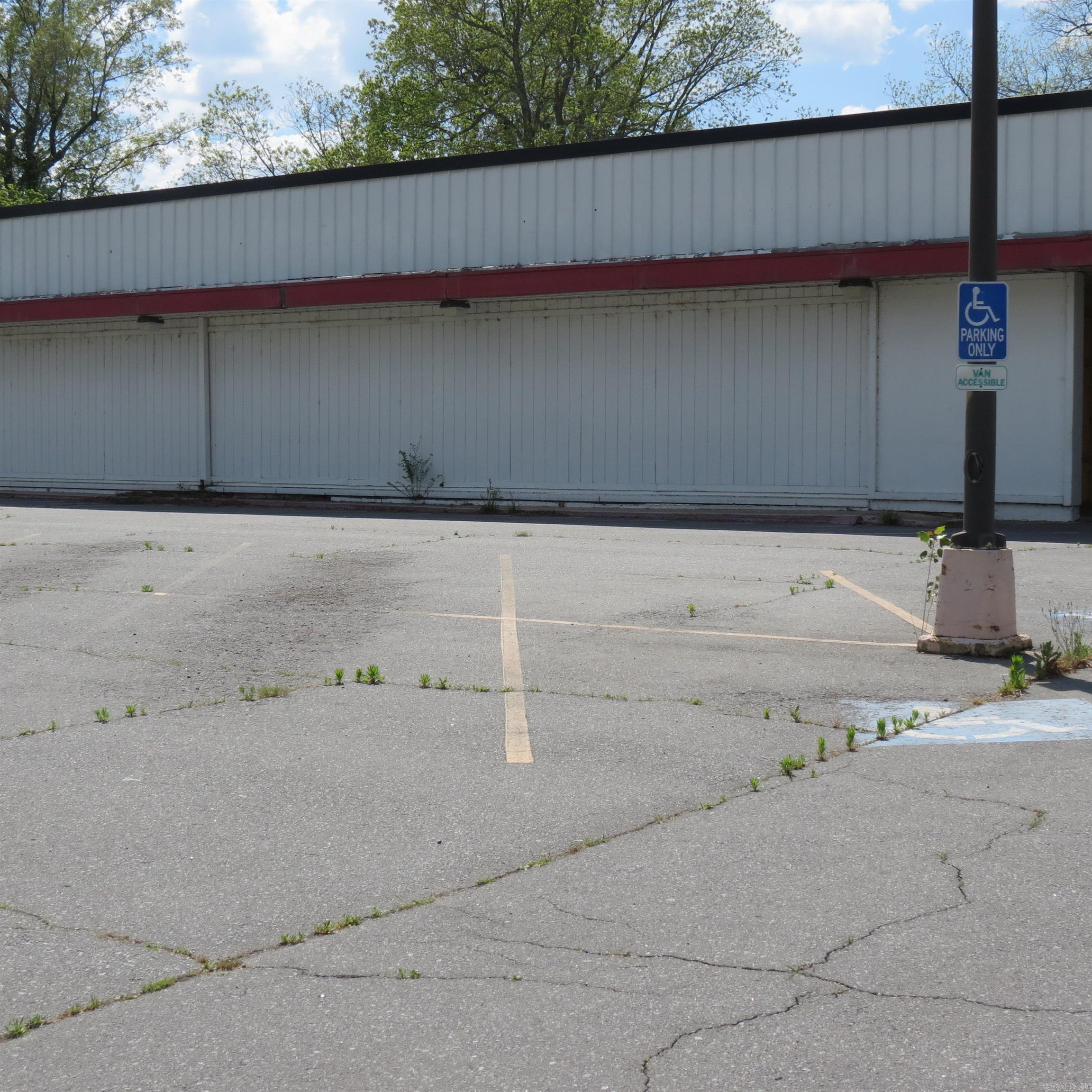 600 S Ash Street Property Photo 6