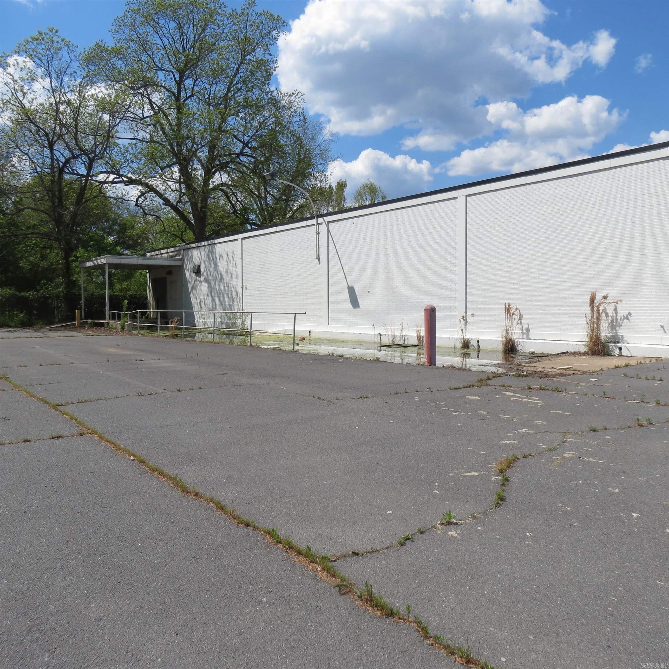 600 S Ash Street Property Photo 8