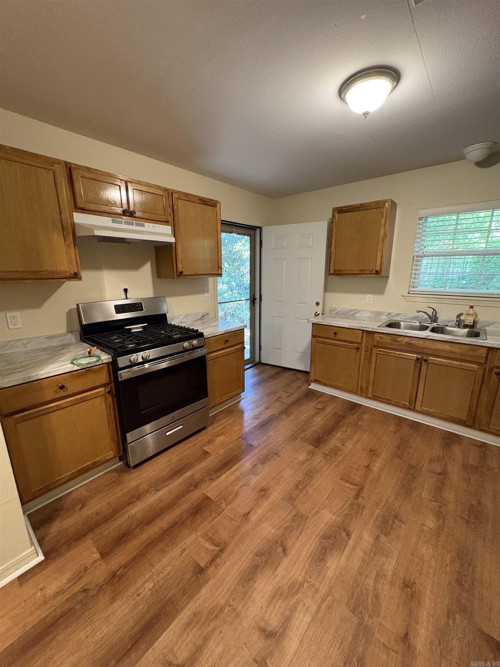 529 W Grove St. Property Photo 5