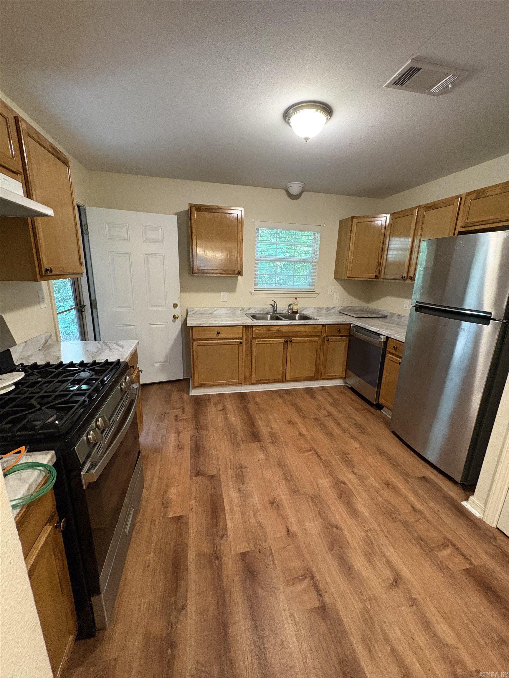 529 W Grove St. Property Photo 6