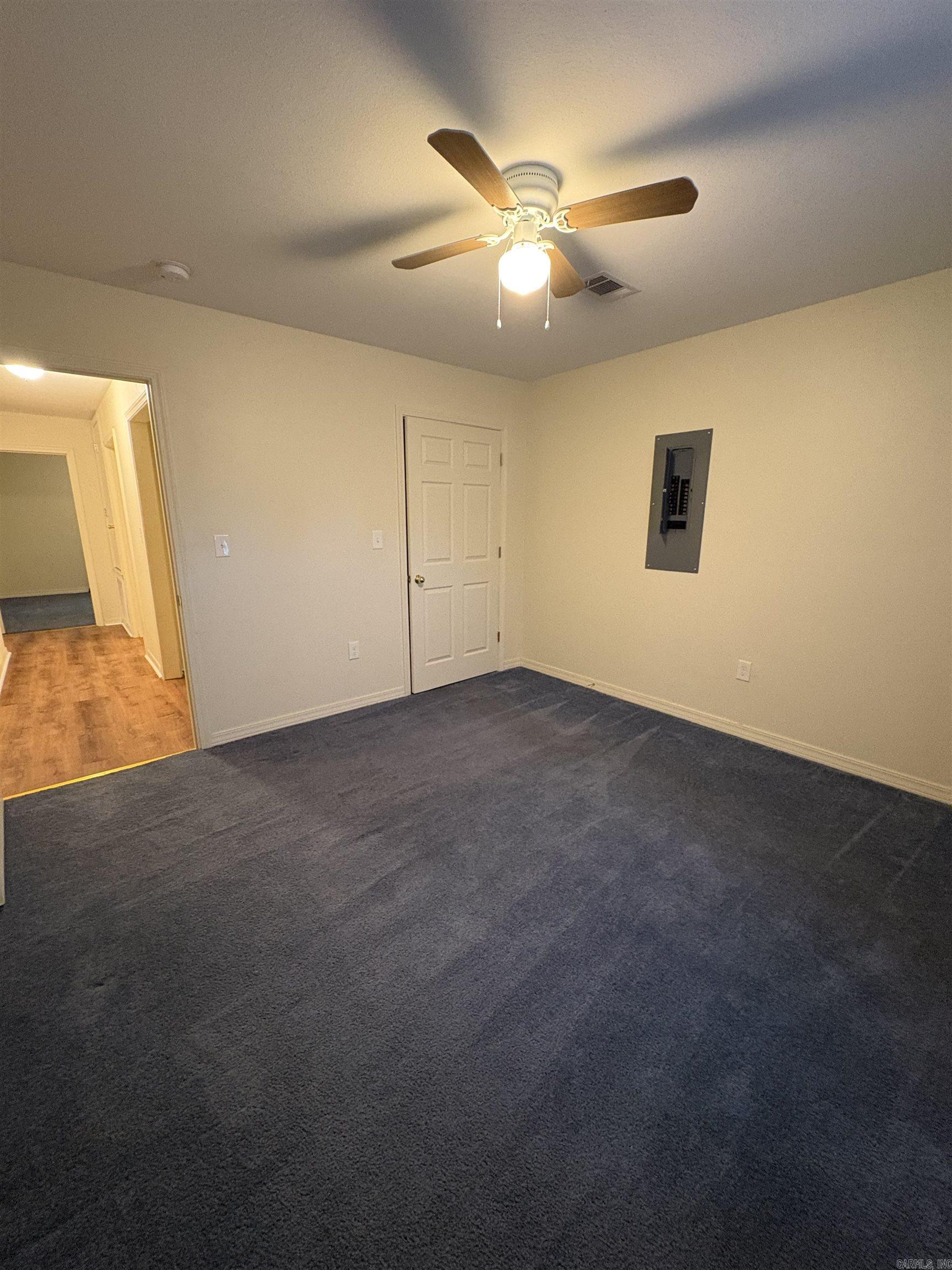 529 W Grove St. Property Photo 7
