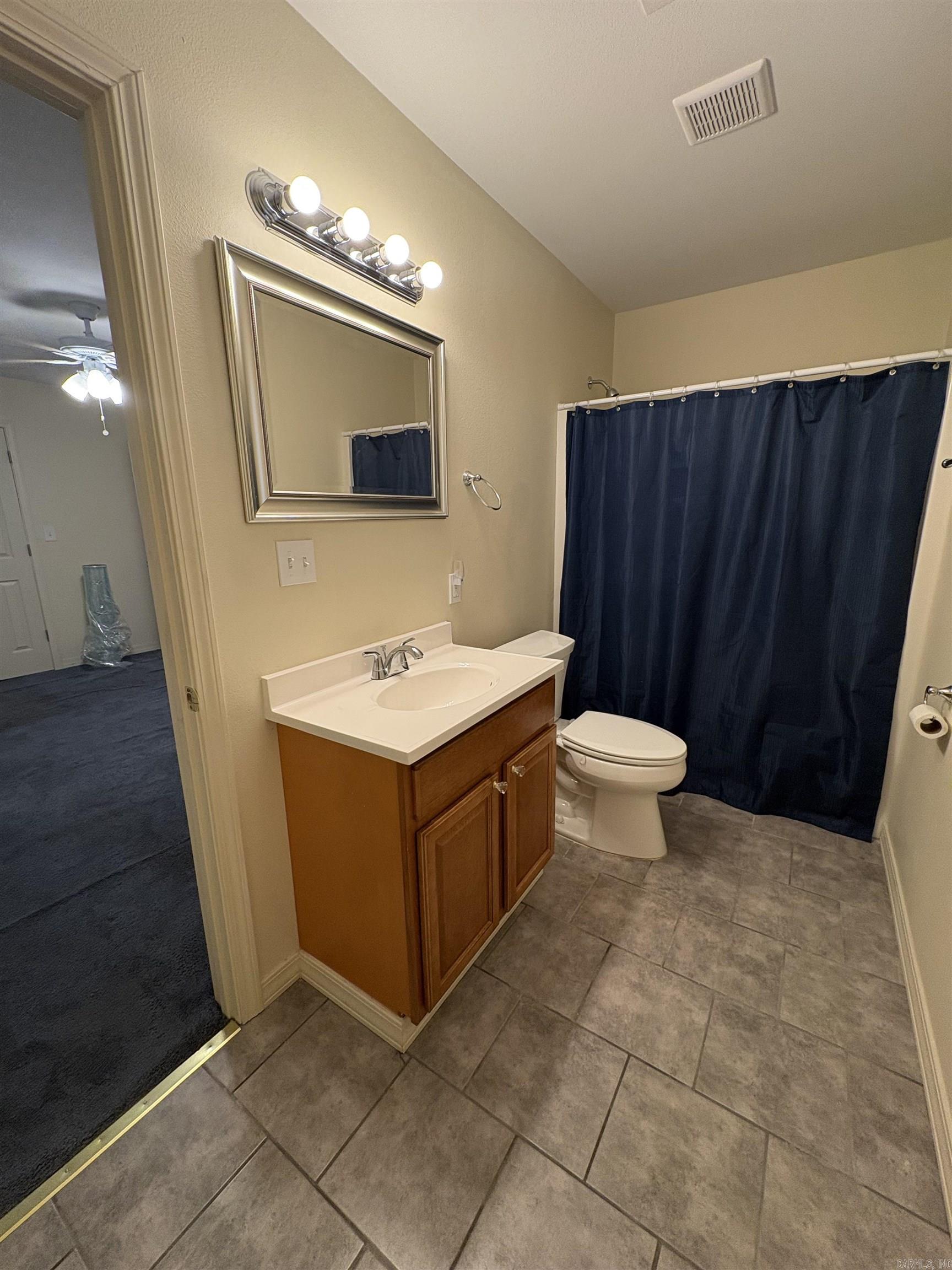 529 W Grove St. Property Photo 8