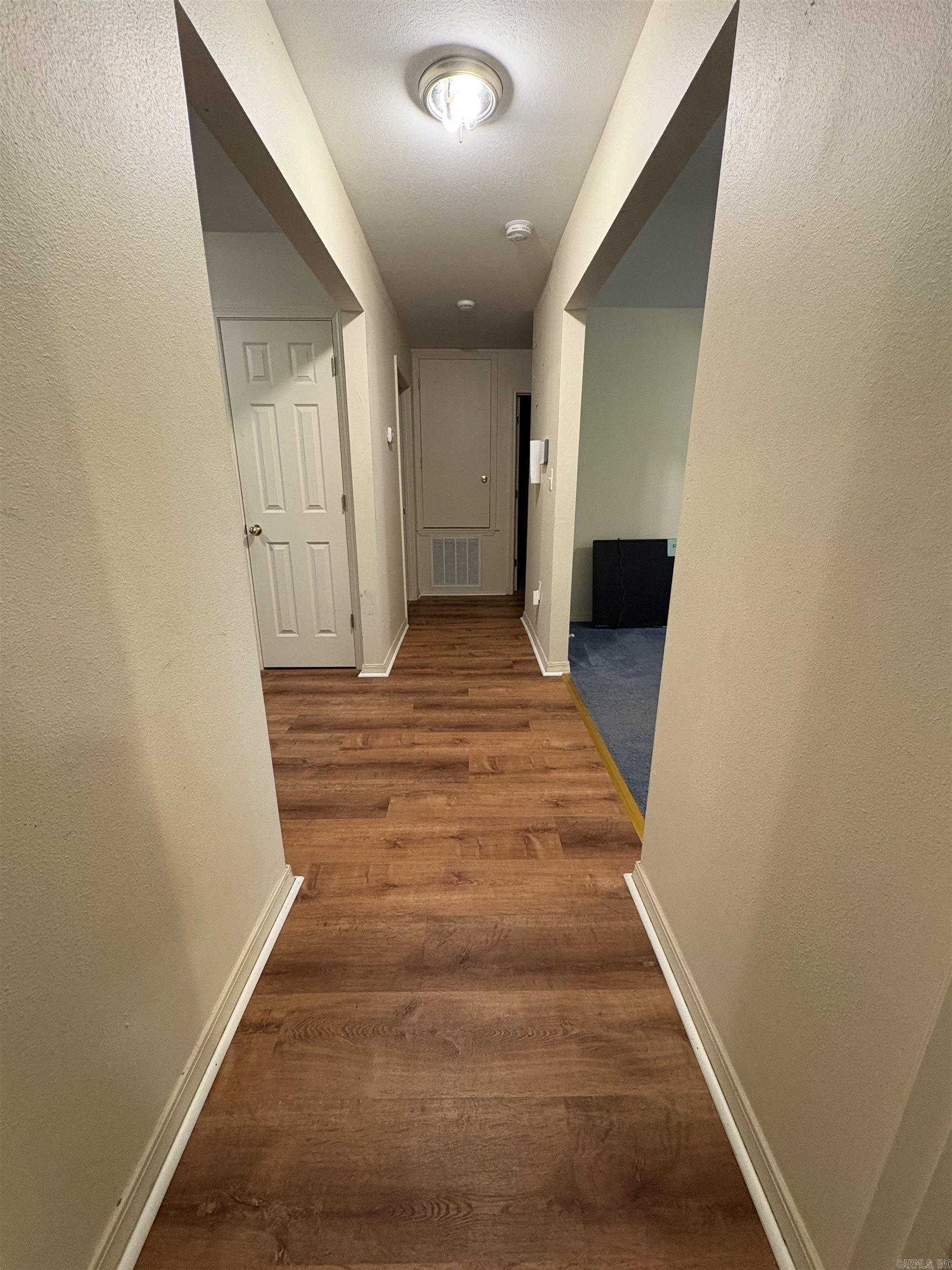 529 W Grove St. Property Photo 9