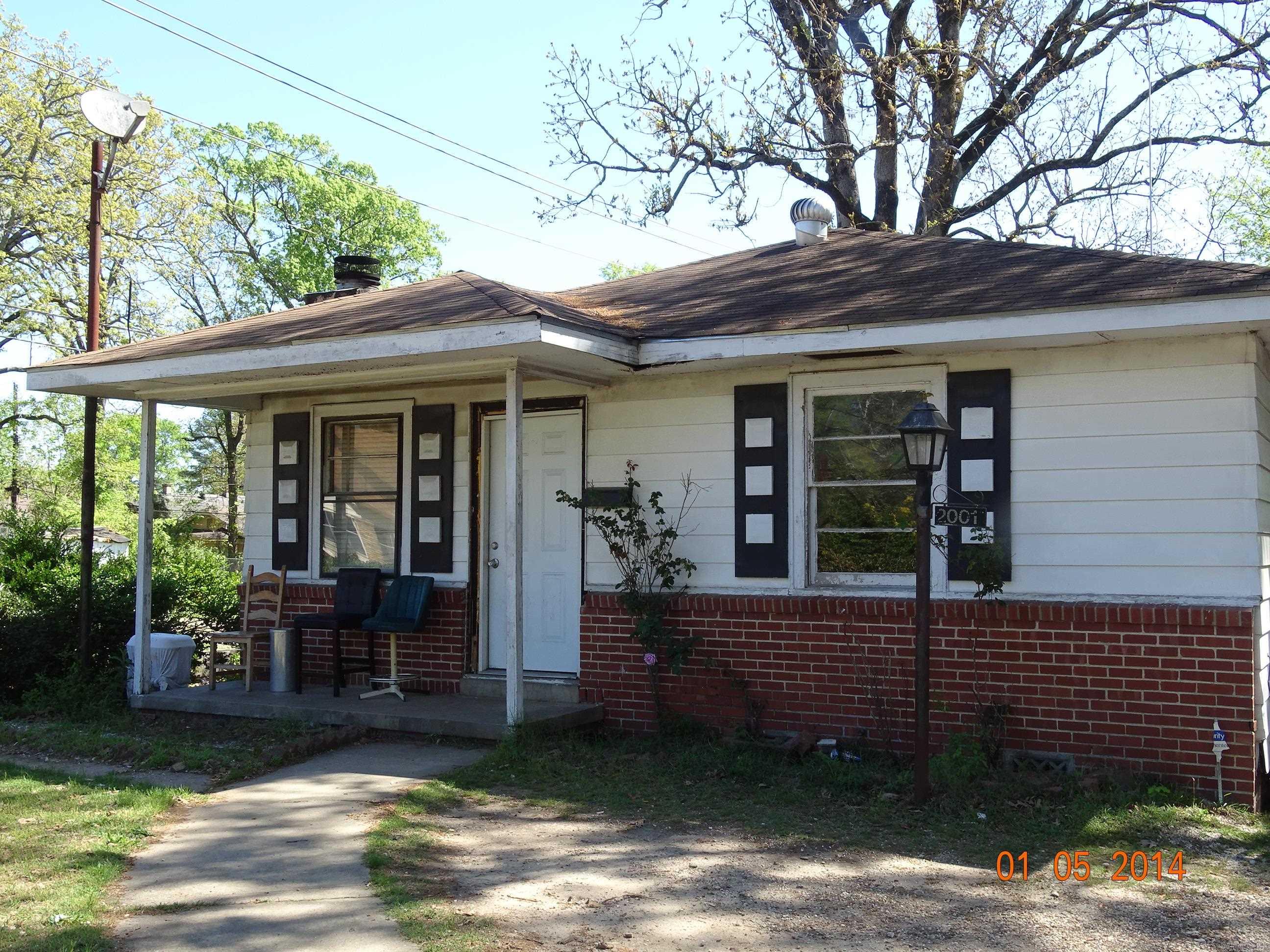 2001 Brown Street Property Photo 1