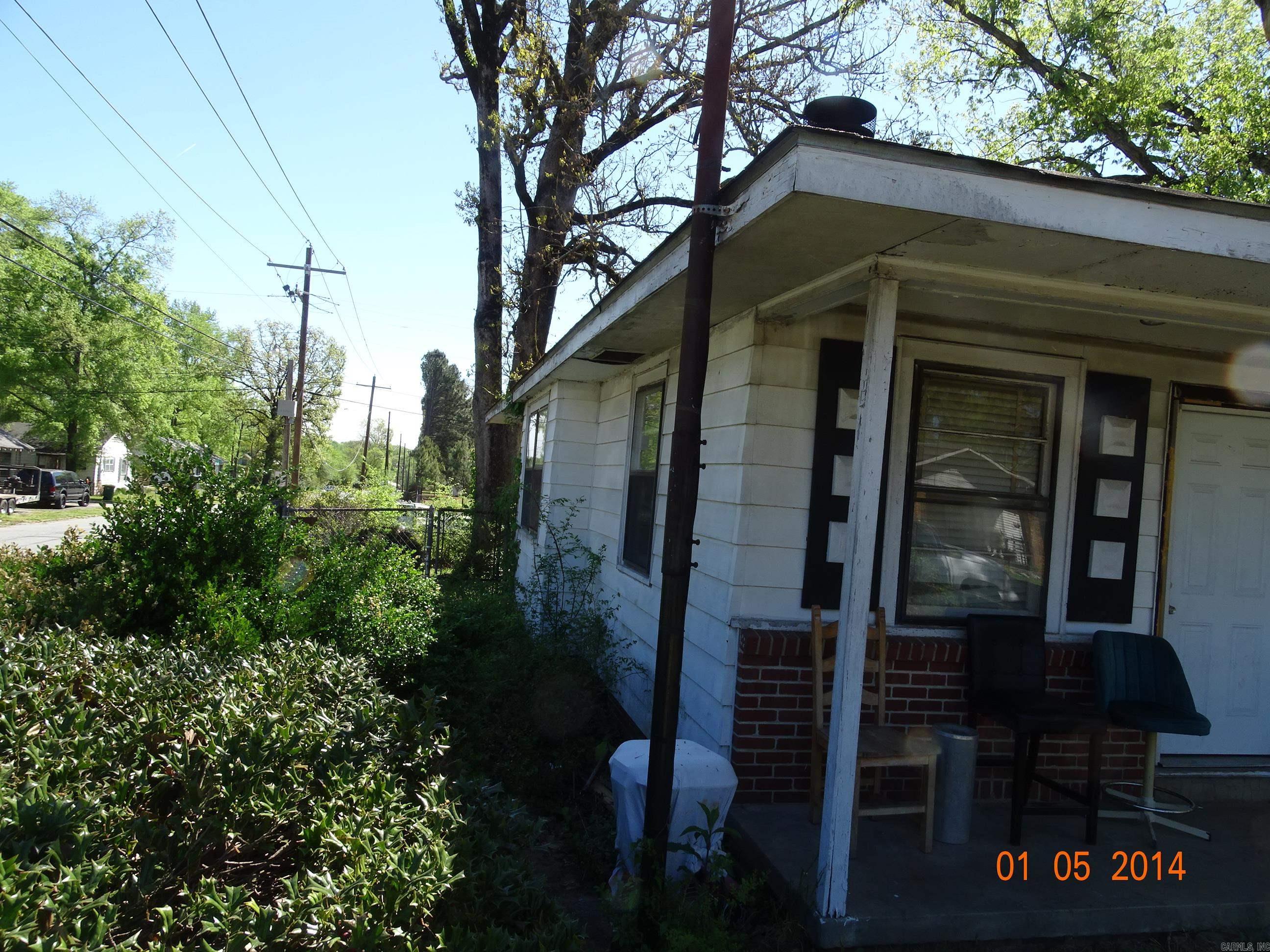 2001 Brown Street Property Photo 3