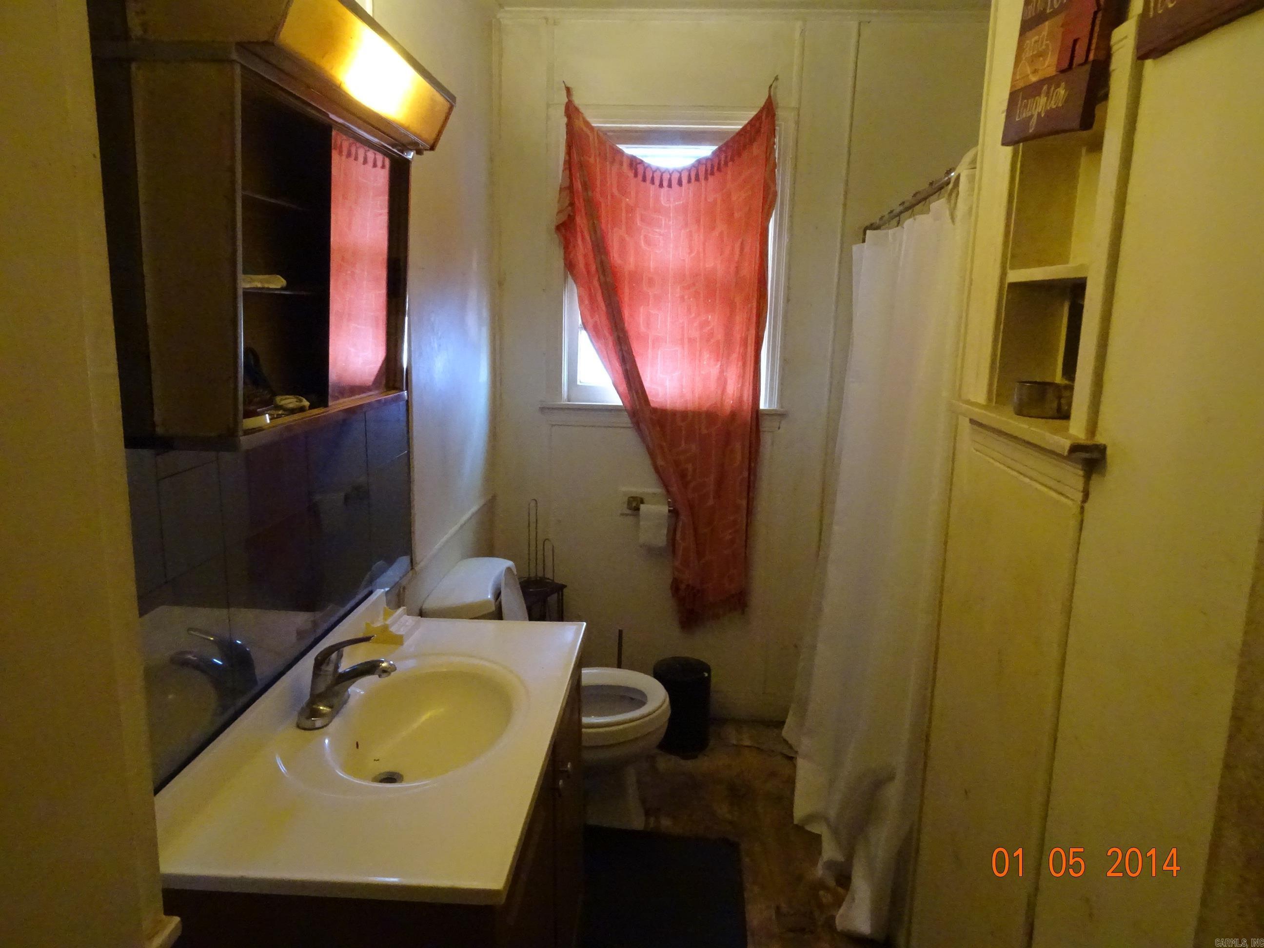 2001 Brown Street Property Photo 7