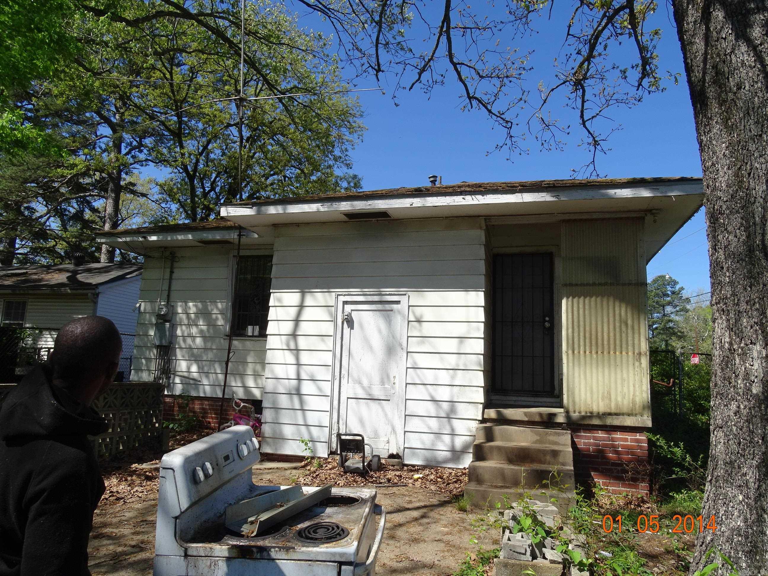 2001 Brown Street Property Photo 11