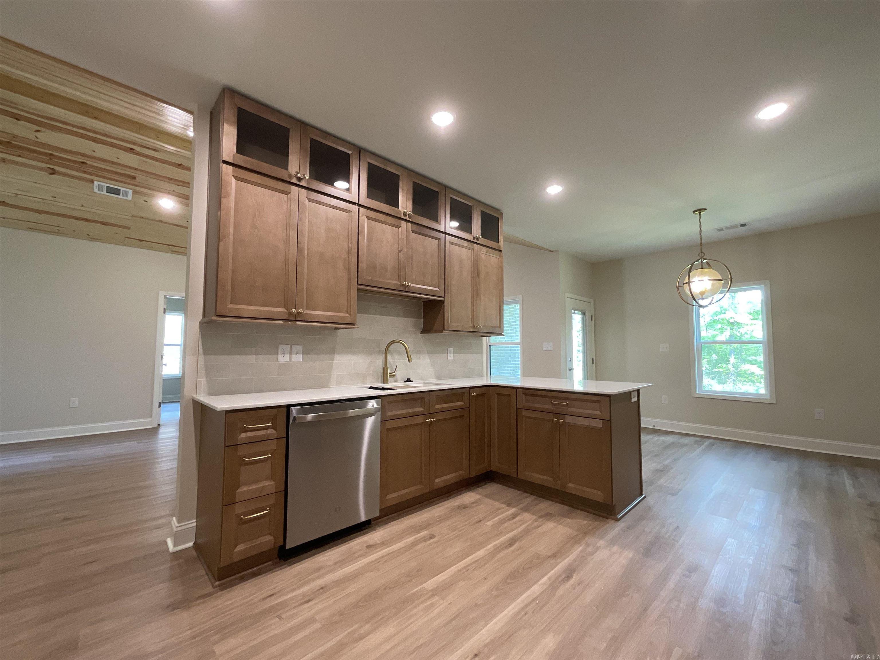 929 N Jeff Davis Avenue Property Photo 8