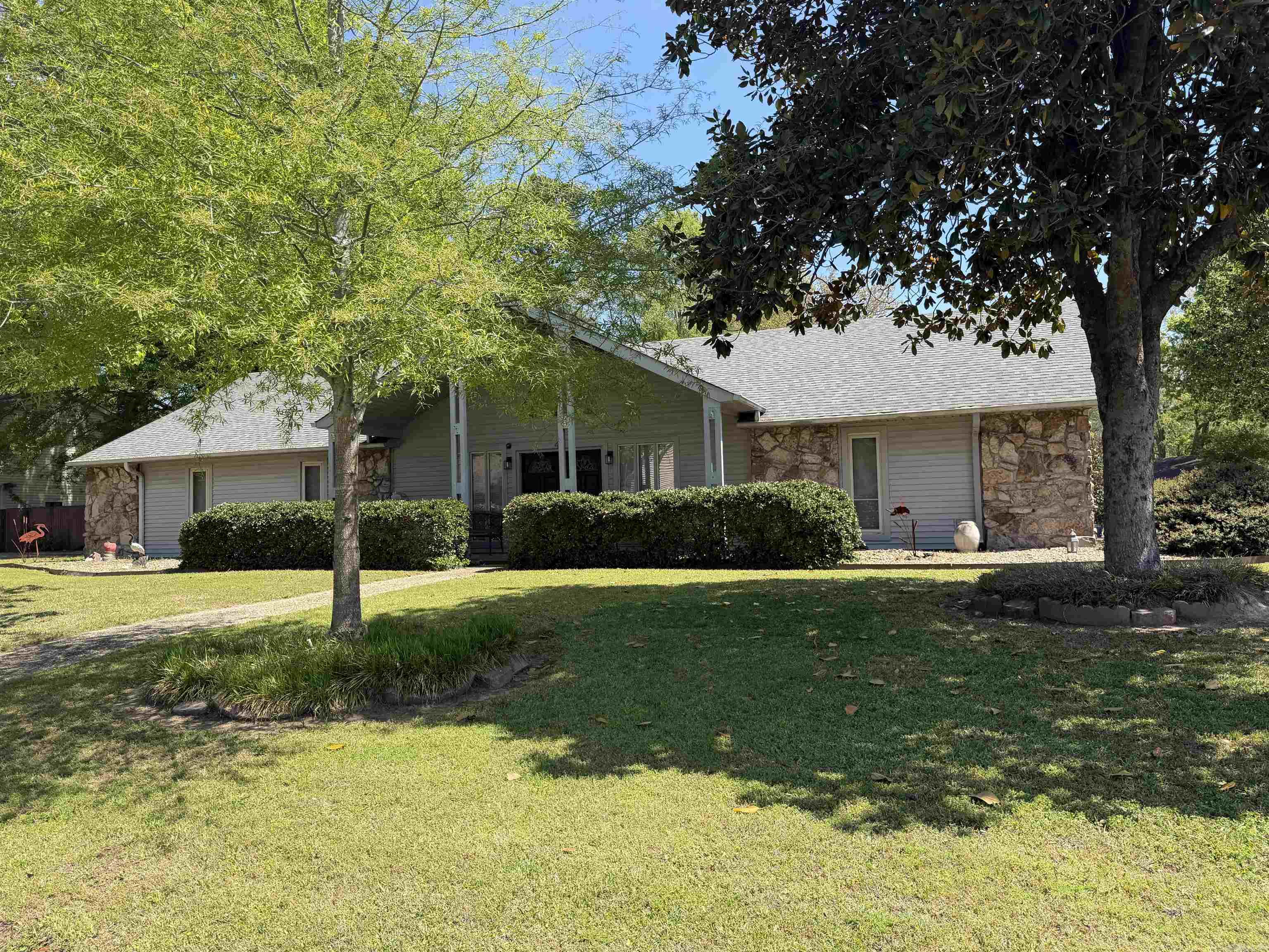 4 Stratford Property Photo 3