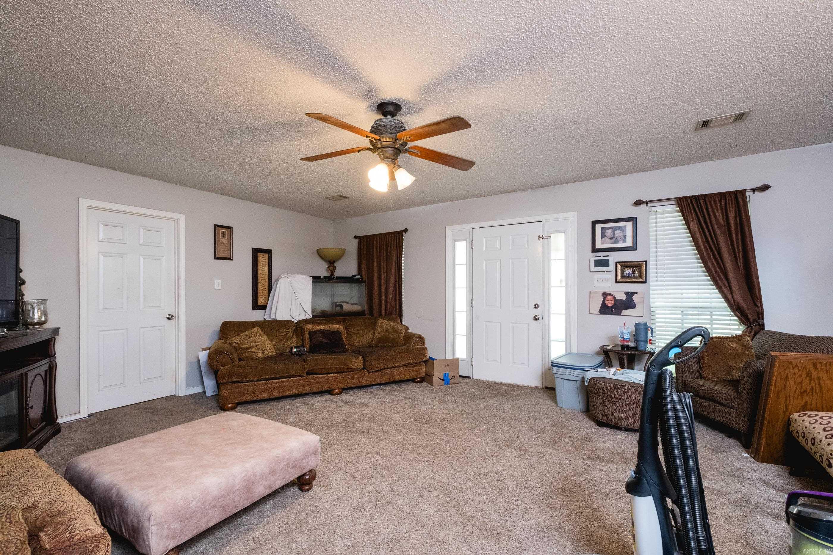 13203 Old River Dr Property Photo 4