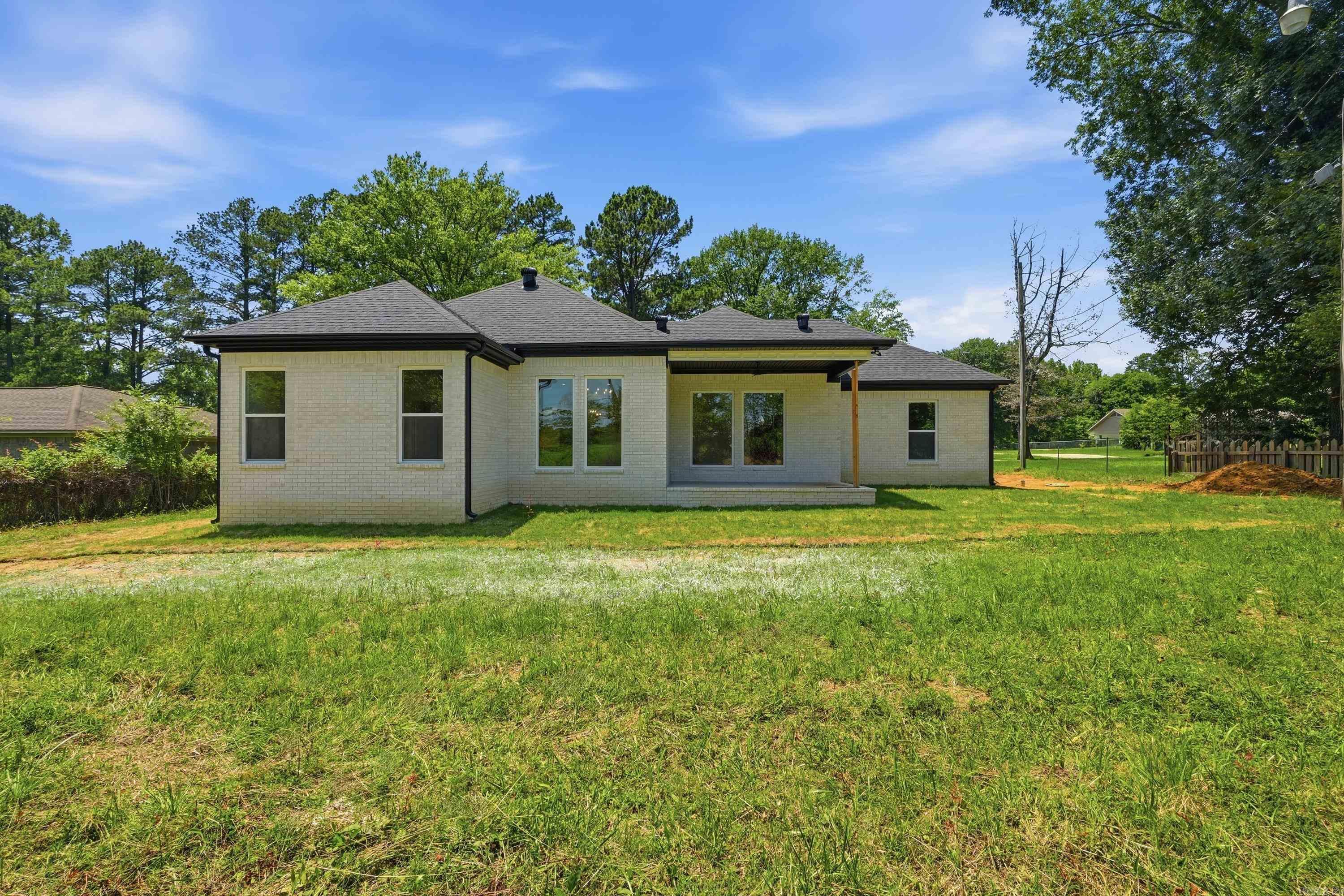 39 Church Circle Property Photo 6