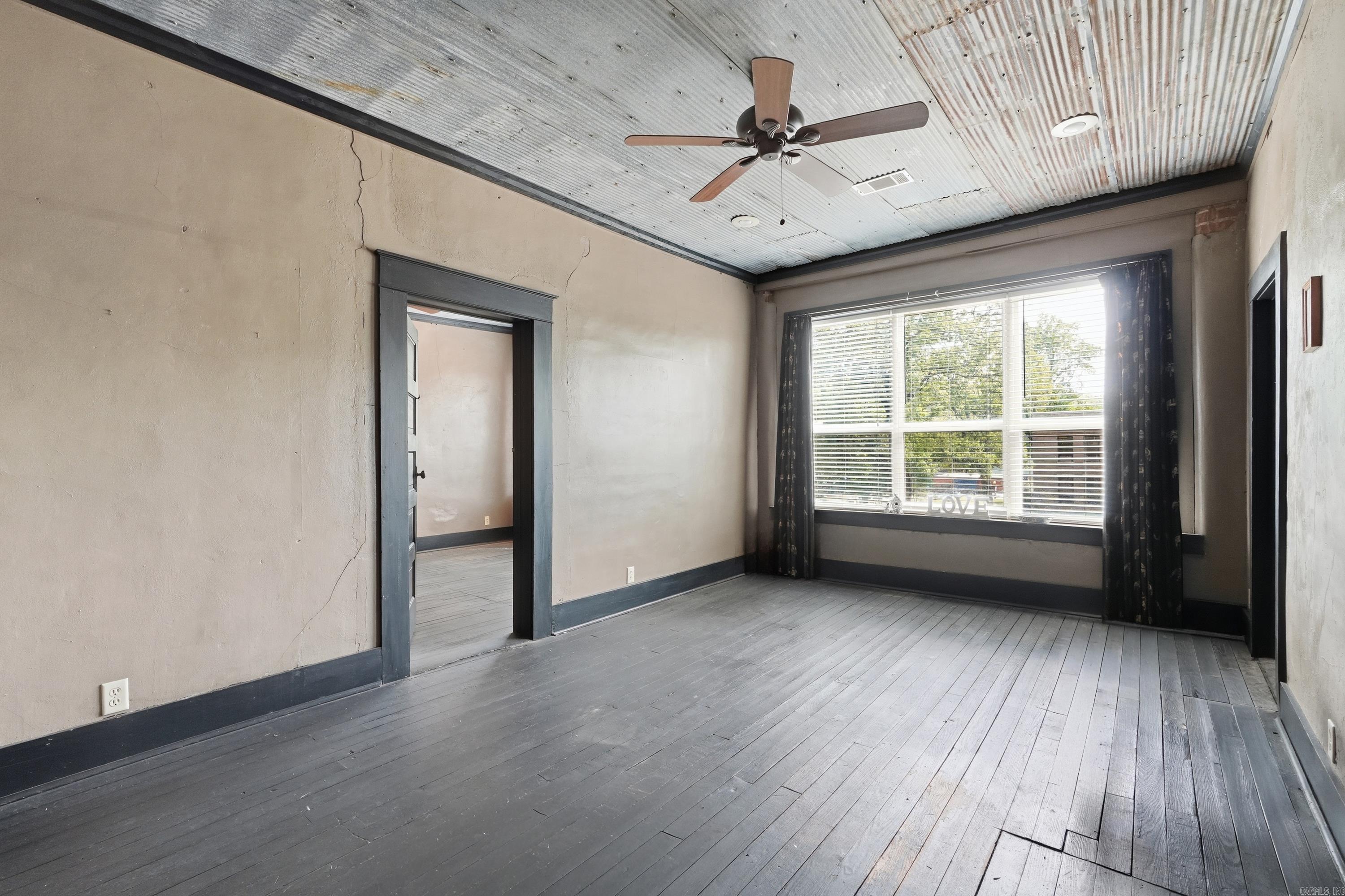 308 W Main Street Property Photo 11