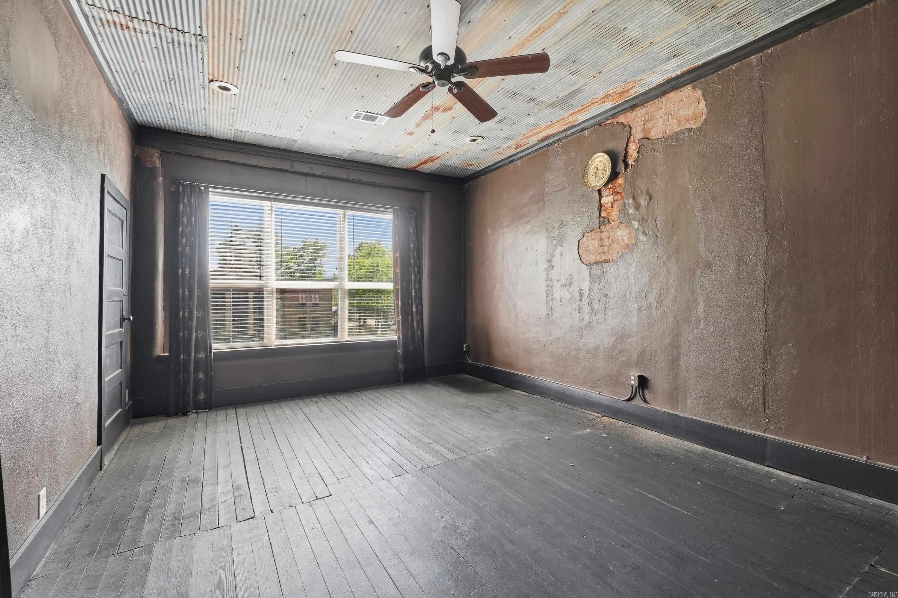 308 W Main Street Property Photo 13