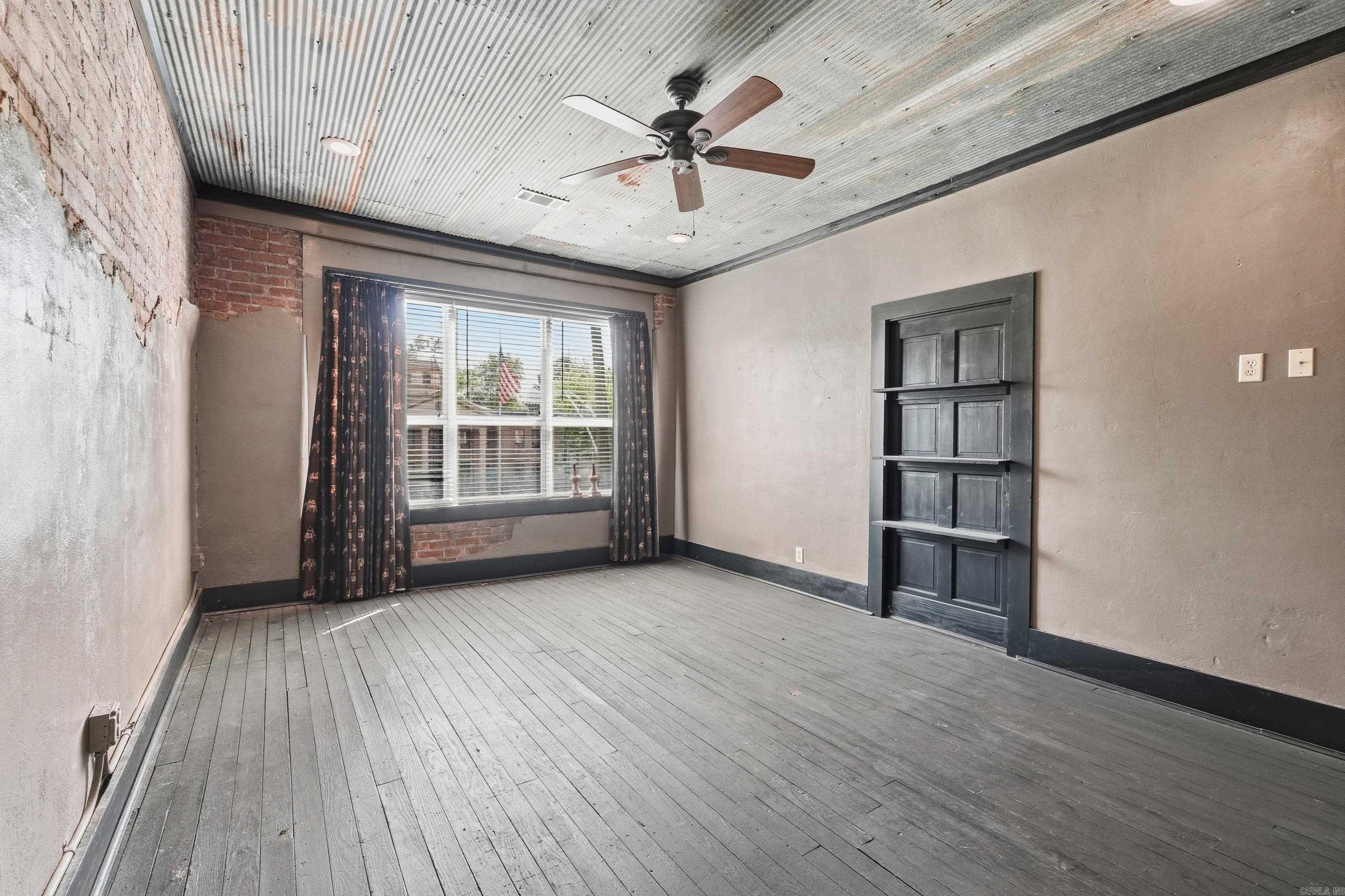 308 W Main Street Property Photo 16