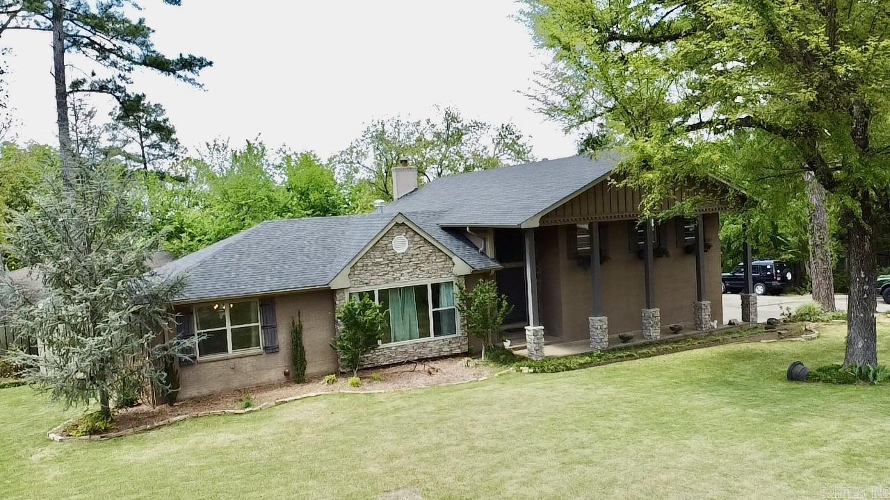 2 Briarwood Ln Property Photo 2