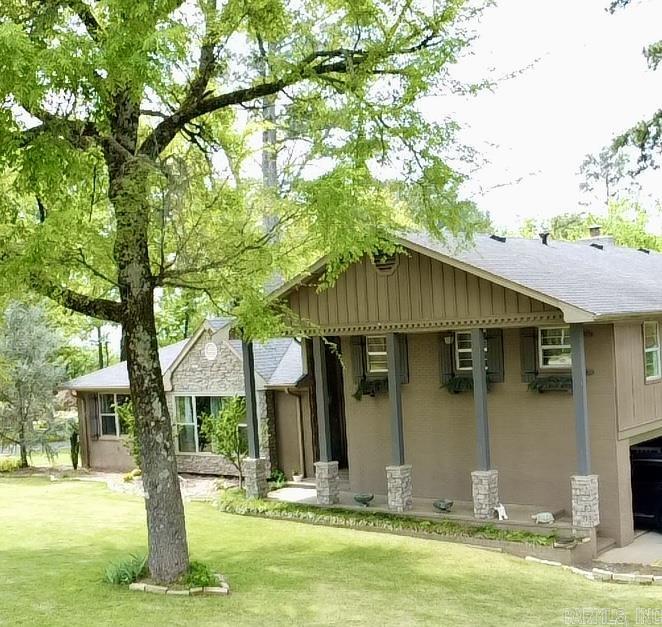 2 Briarwood Ln Property Photo 4
