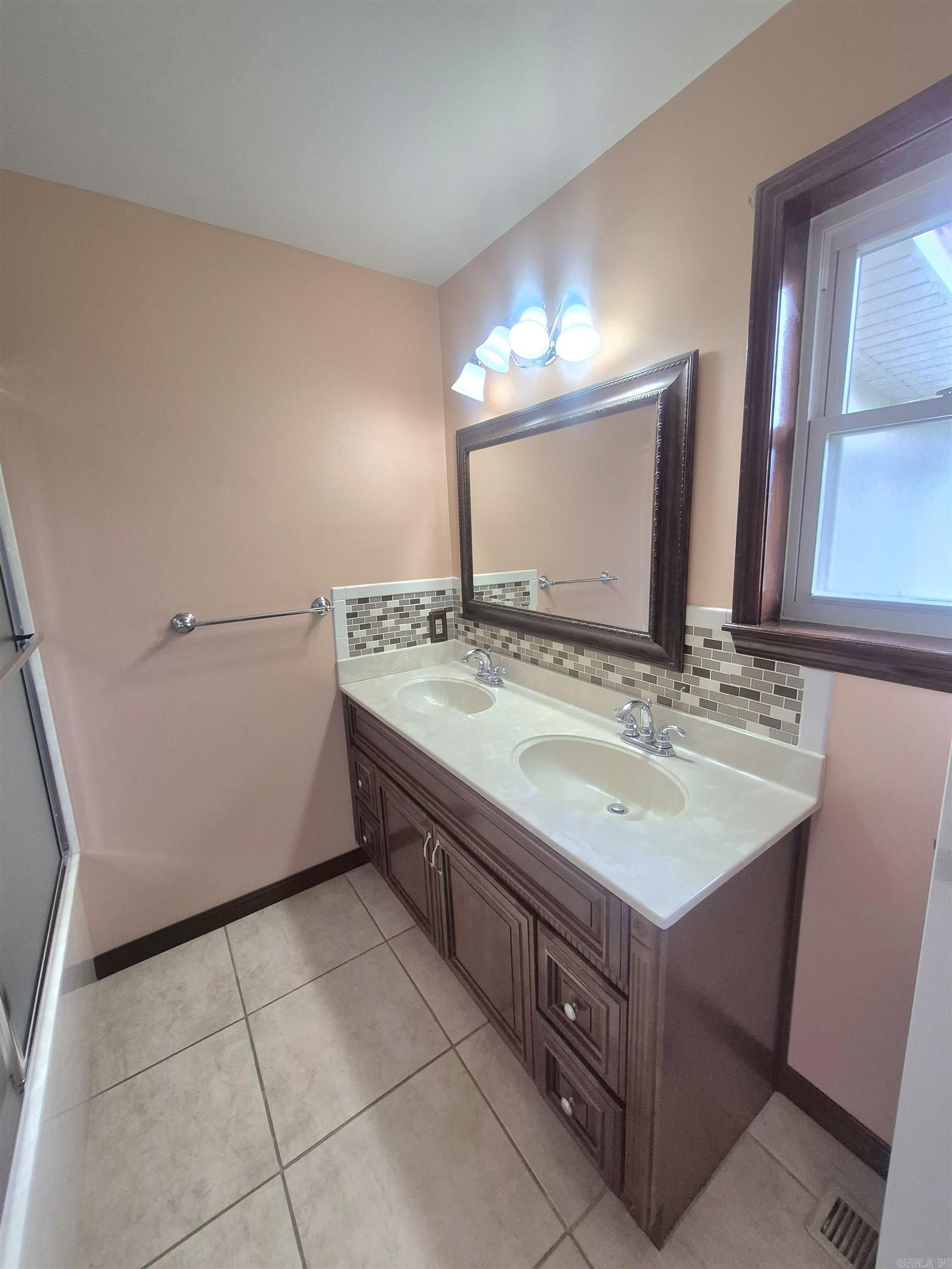 1001 W Washington Property Photo 14