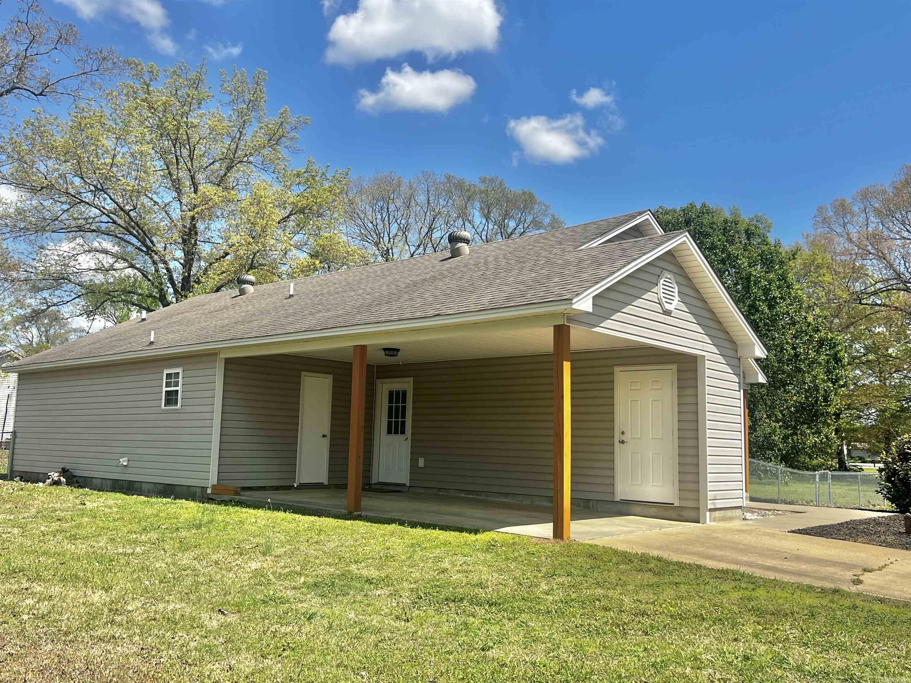 120 Brandon Lane Property Photo 2