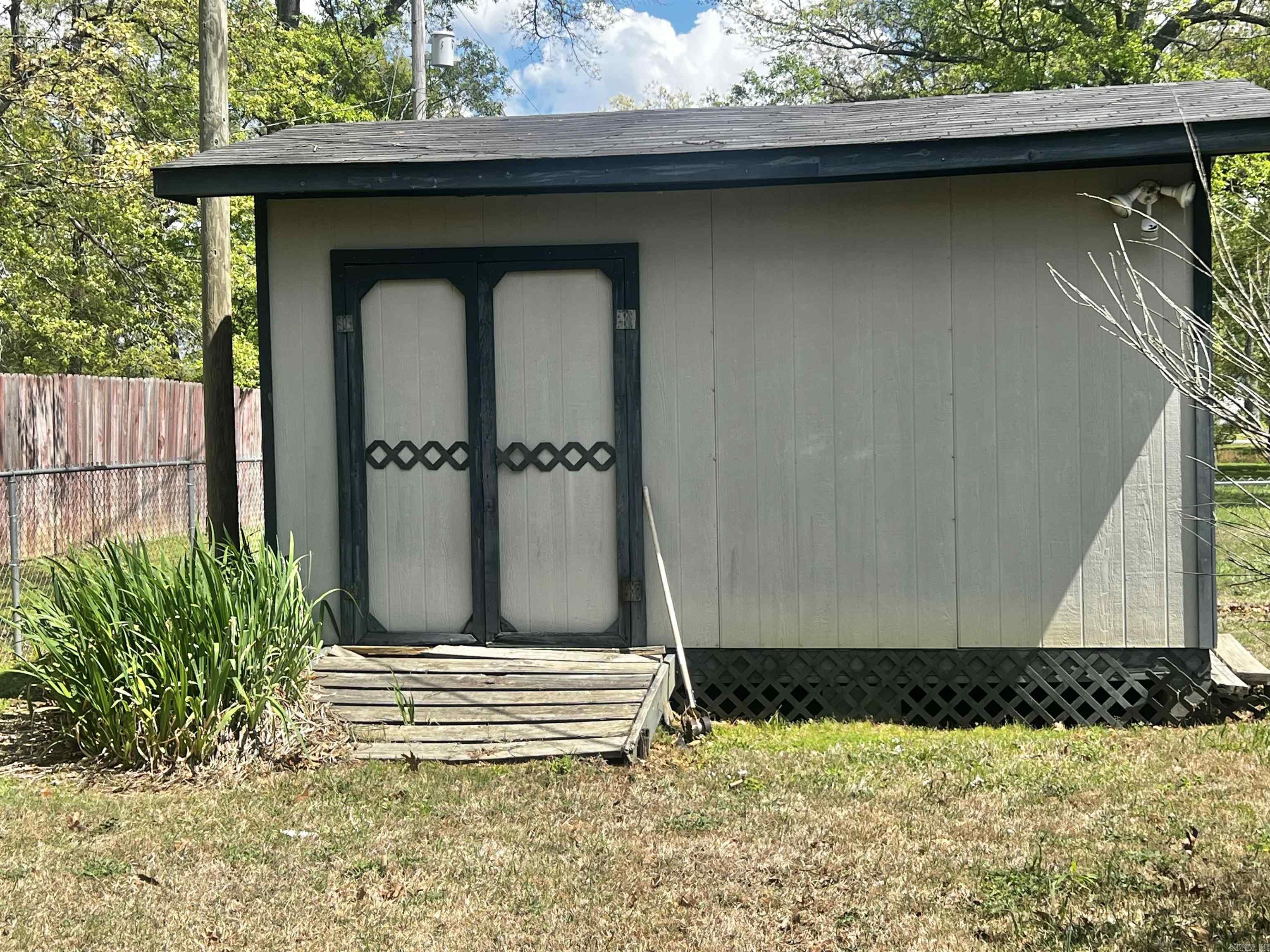 120 Brandon Lane Property Photo 3