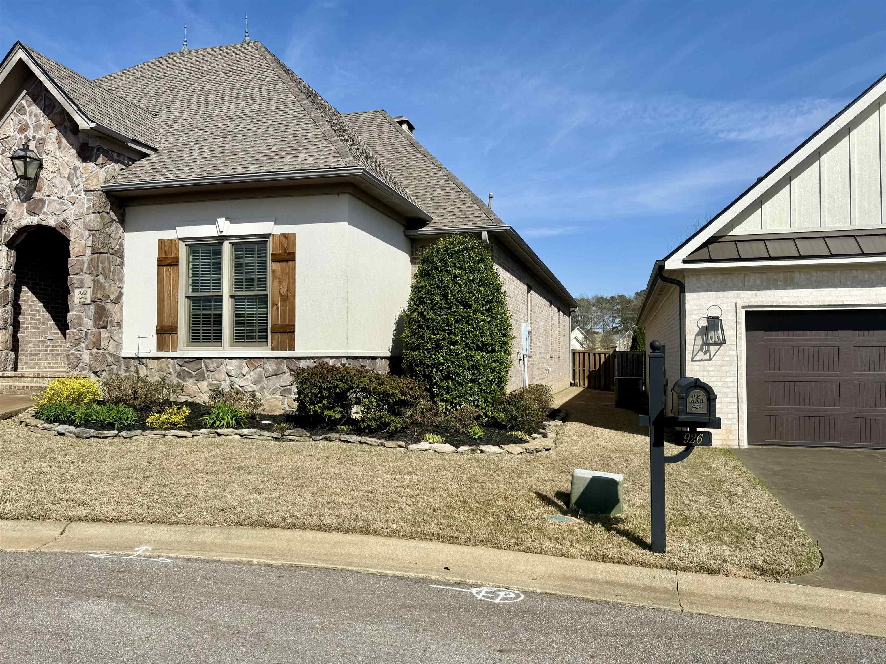 922 Sinclair Court Property Photo 4