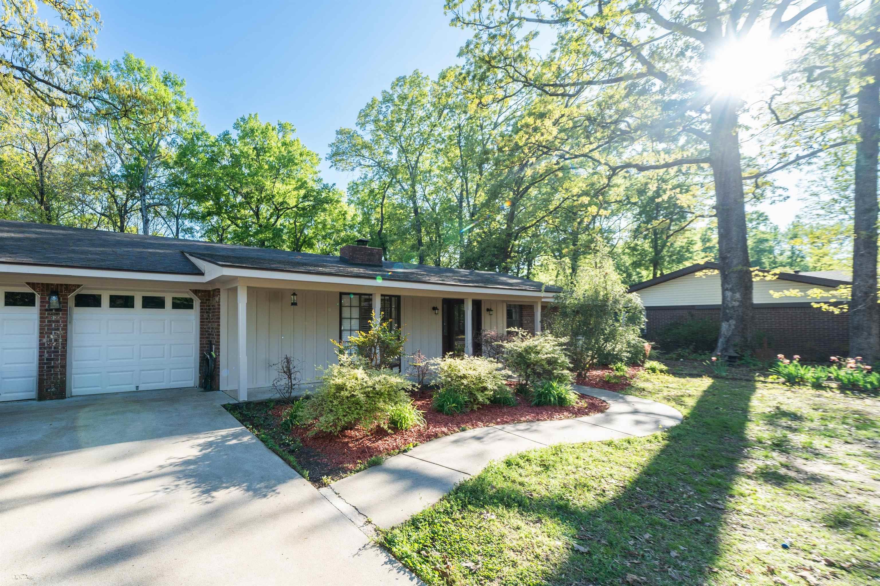 27 White Oak Drive Property Photo 2