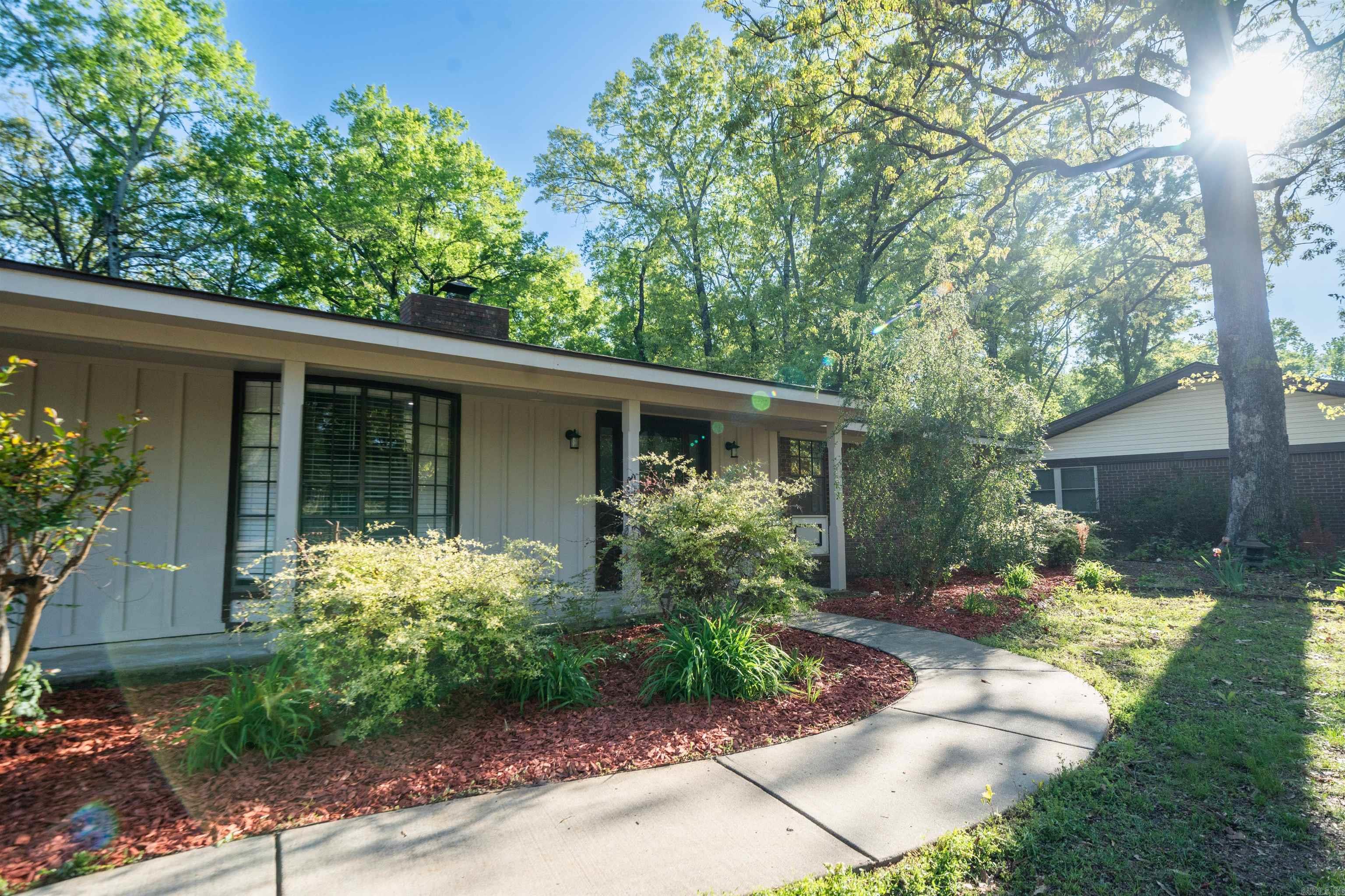 27 White Oak Drive Property Photo 3