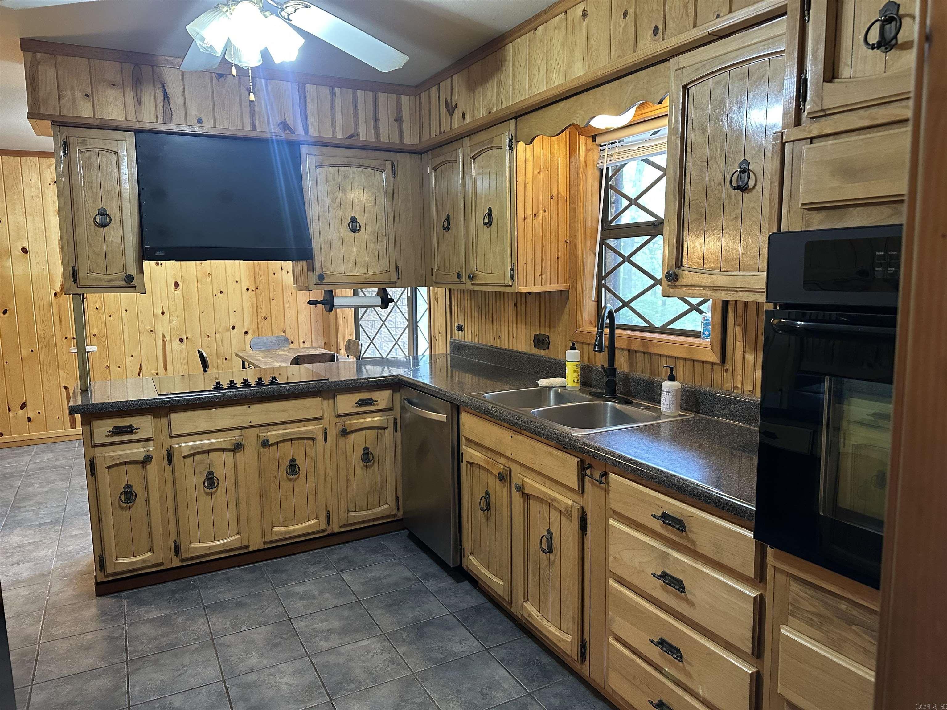 4936 Highway 375 W Property Photo 8