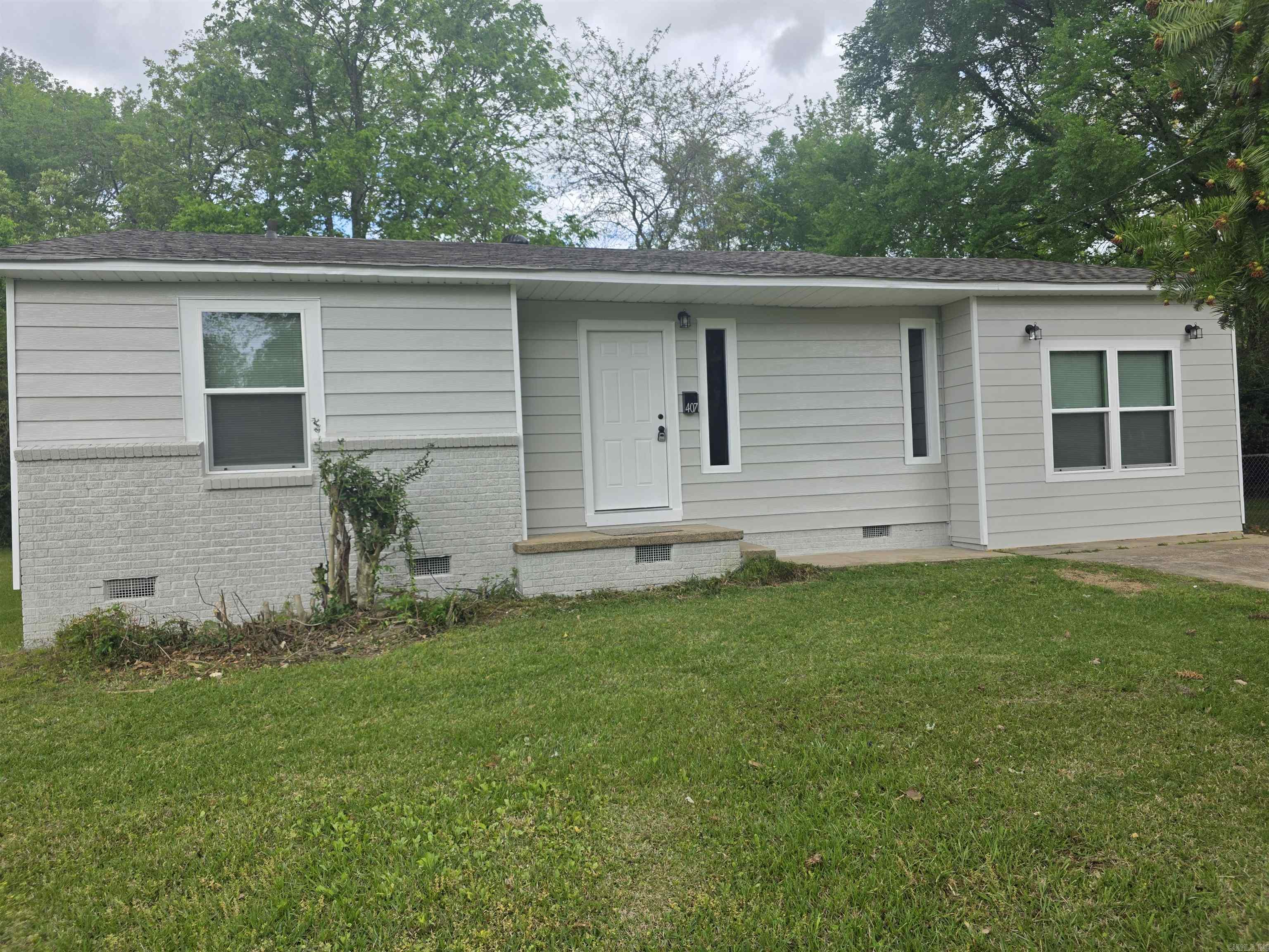 407 Rock Street Property Photo 2