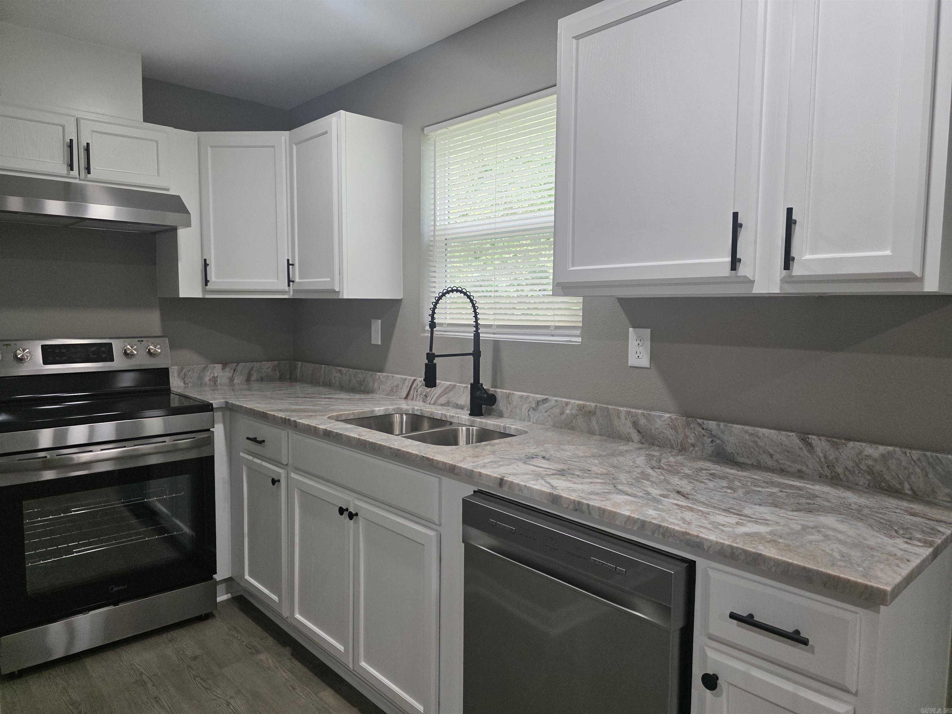 407 Rock Street Property Photo 8